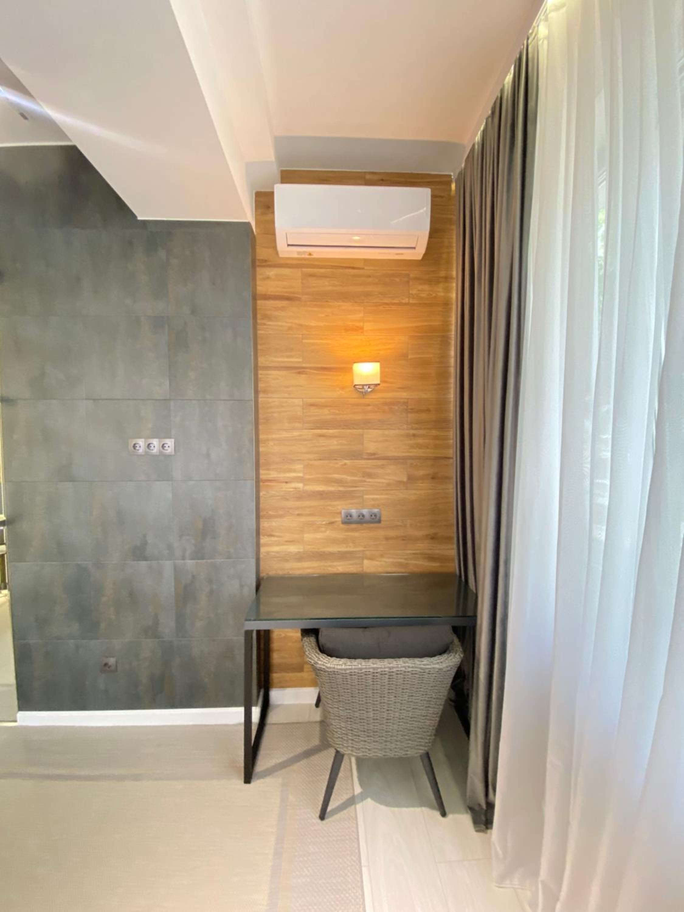 Luxury Three Bedroom Ultracentral Apartment view 2
