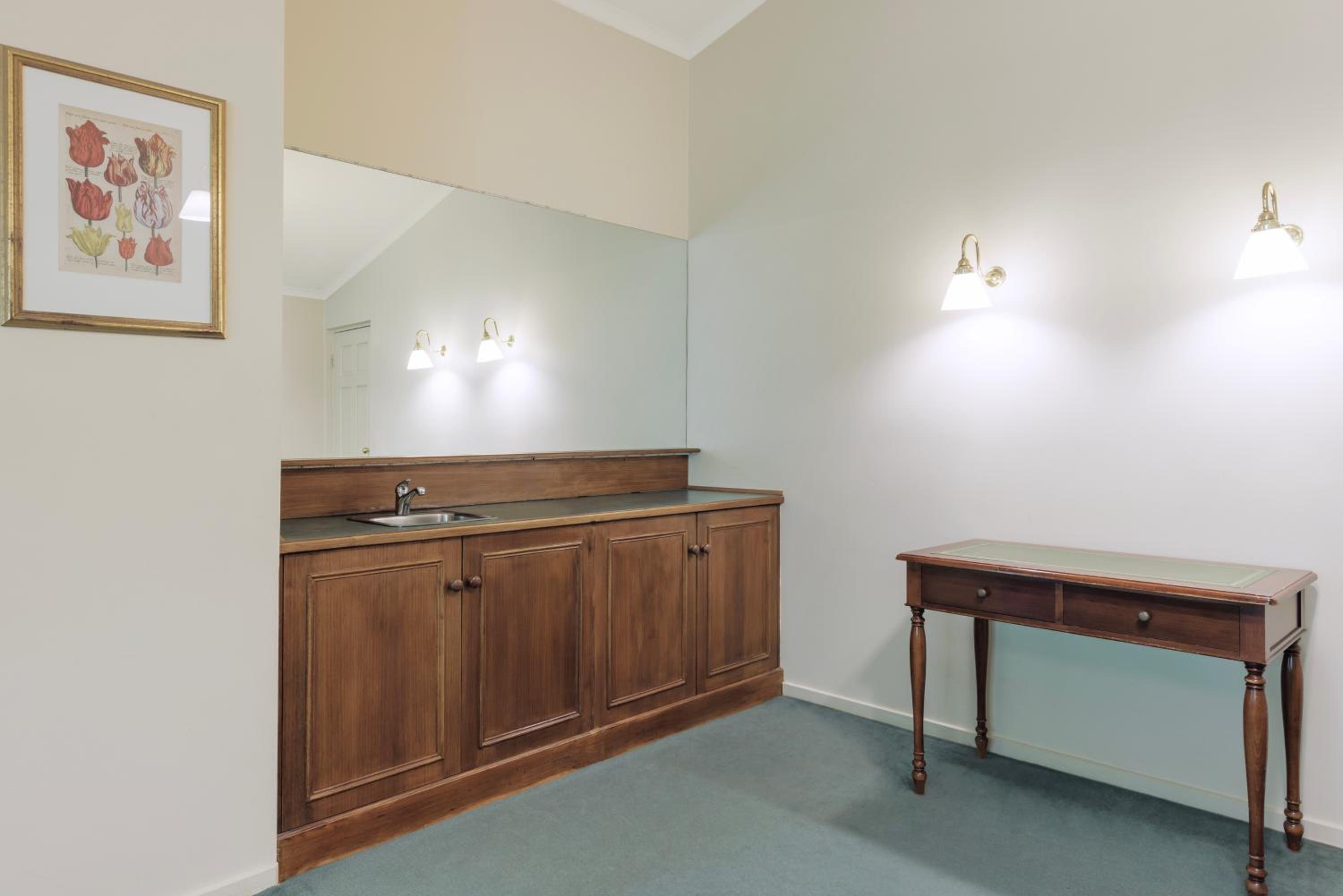 Elizabethan Lodge