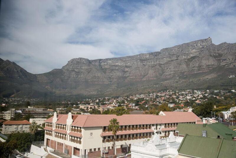 On Kloof Studio Apartment 602 view 2
