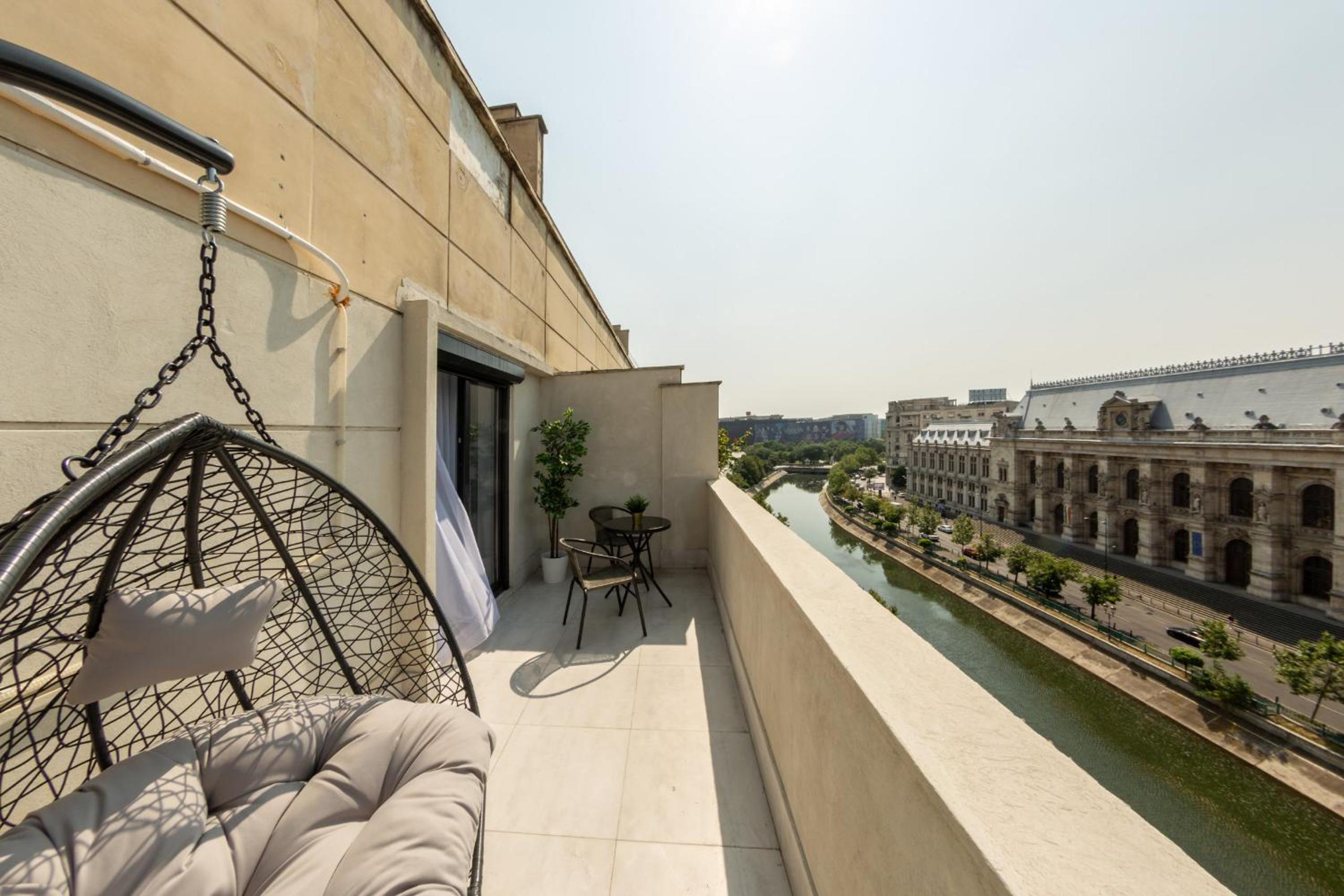 Elegant 1BR Apart - Old Town Sapphire - River View