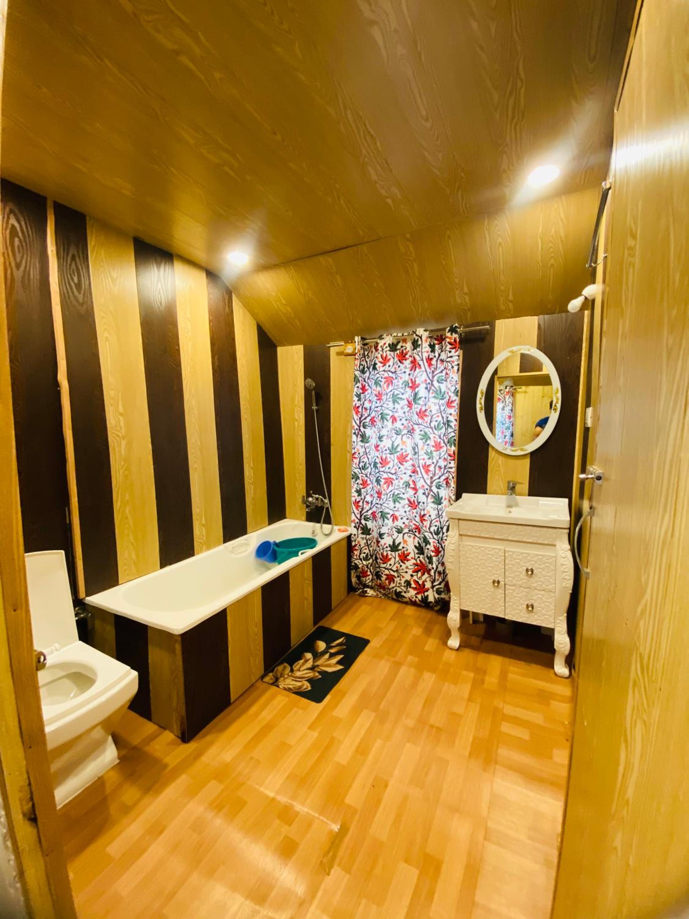 House Boat New Pala Palace