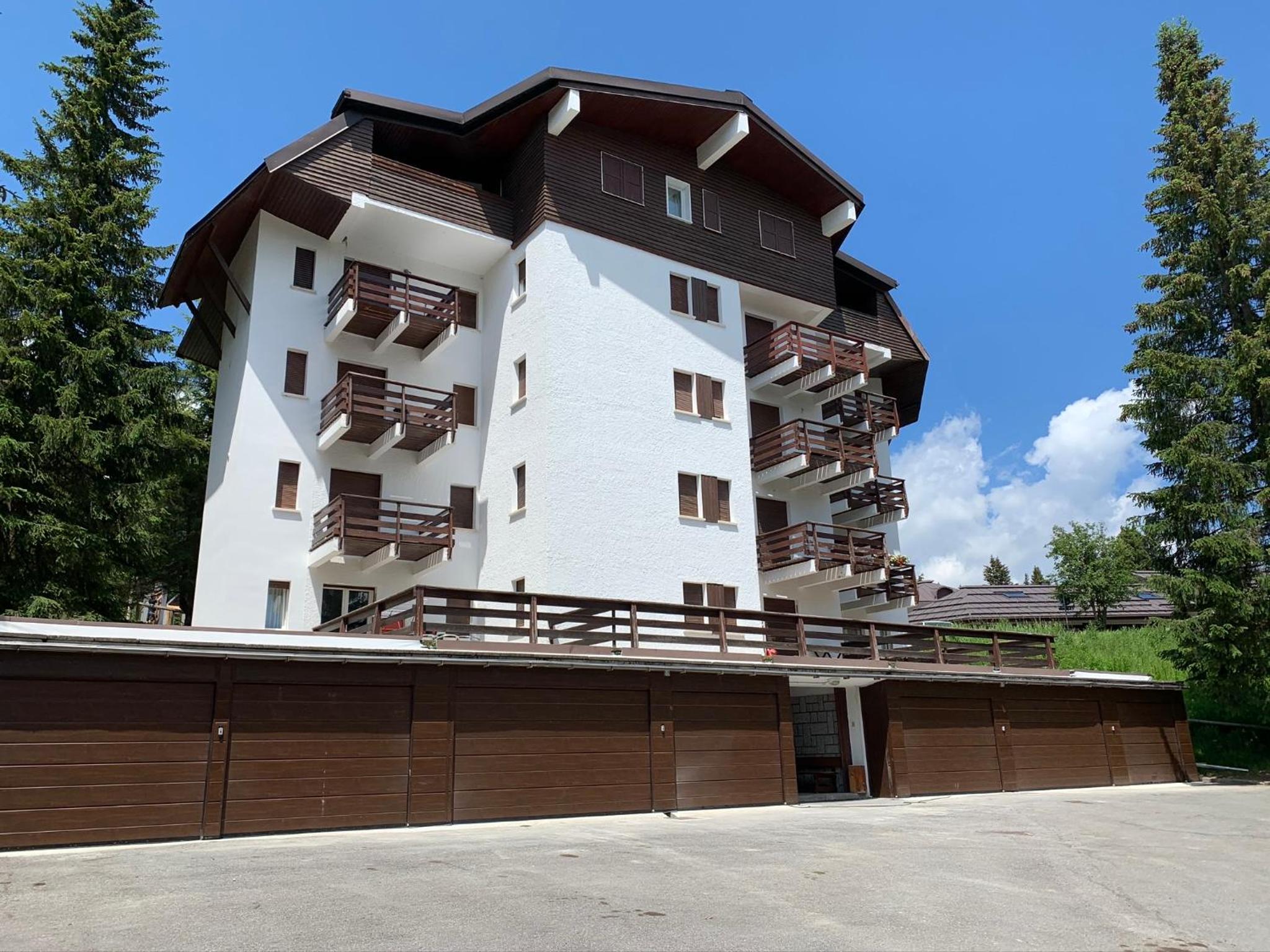 Sunny two room apartment in Campo Carlo Magno