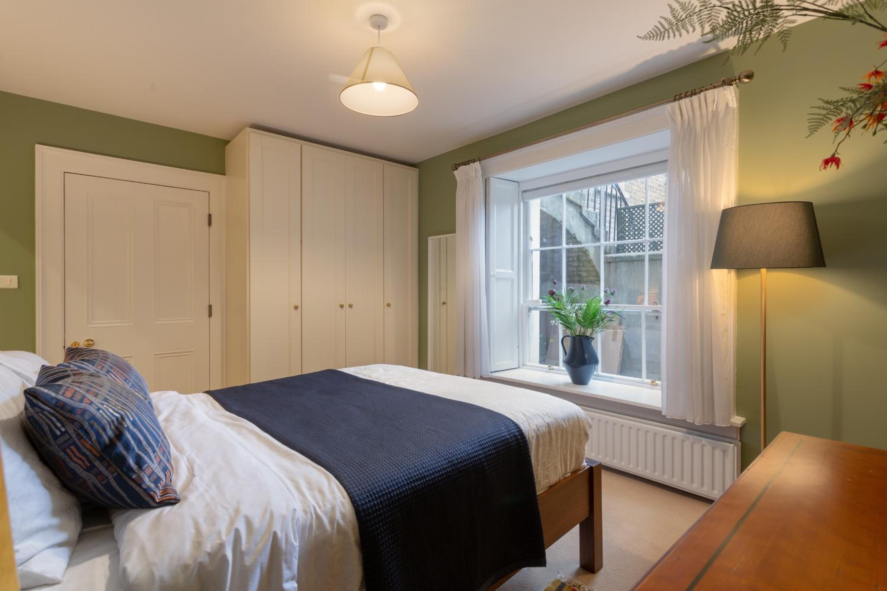 Spectacular 2 Bedroom Apartment with Sunny Garden & Terrace