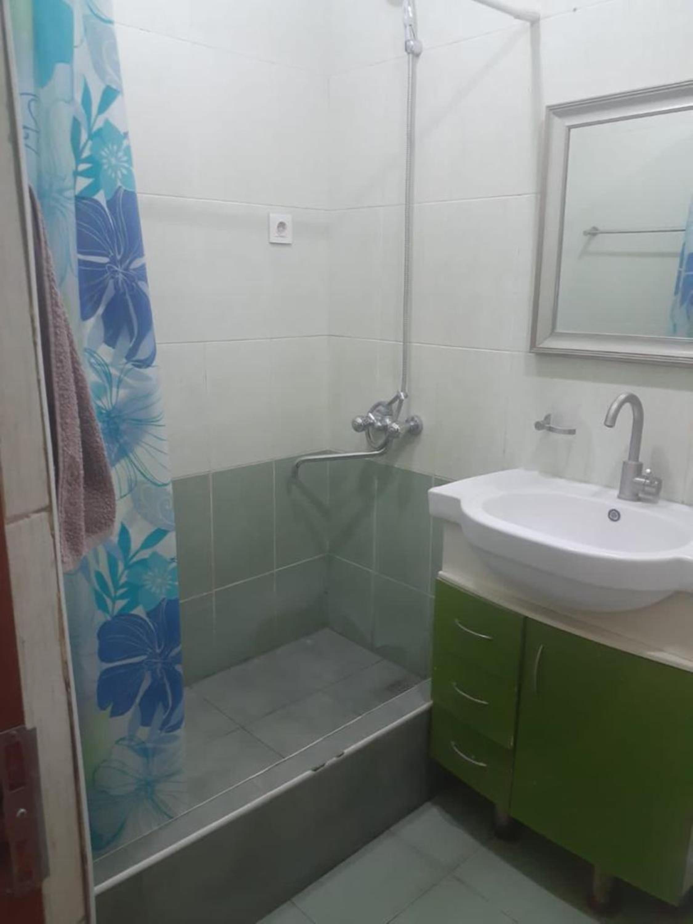2 bedroom apartment Glendel Hills