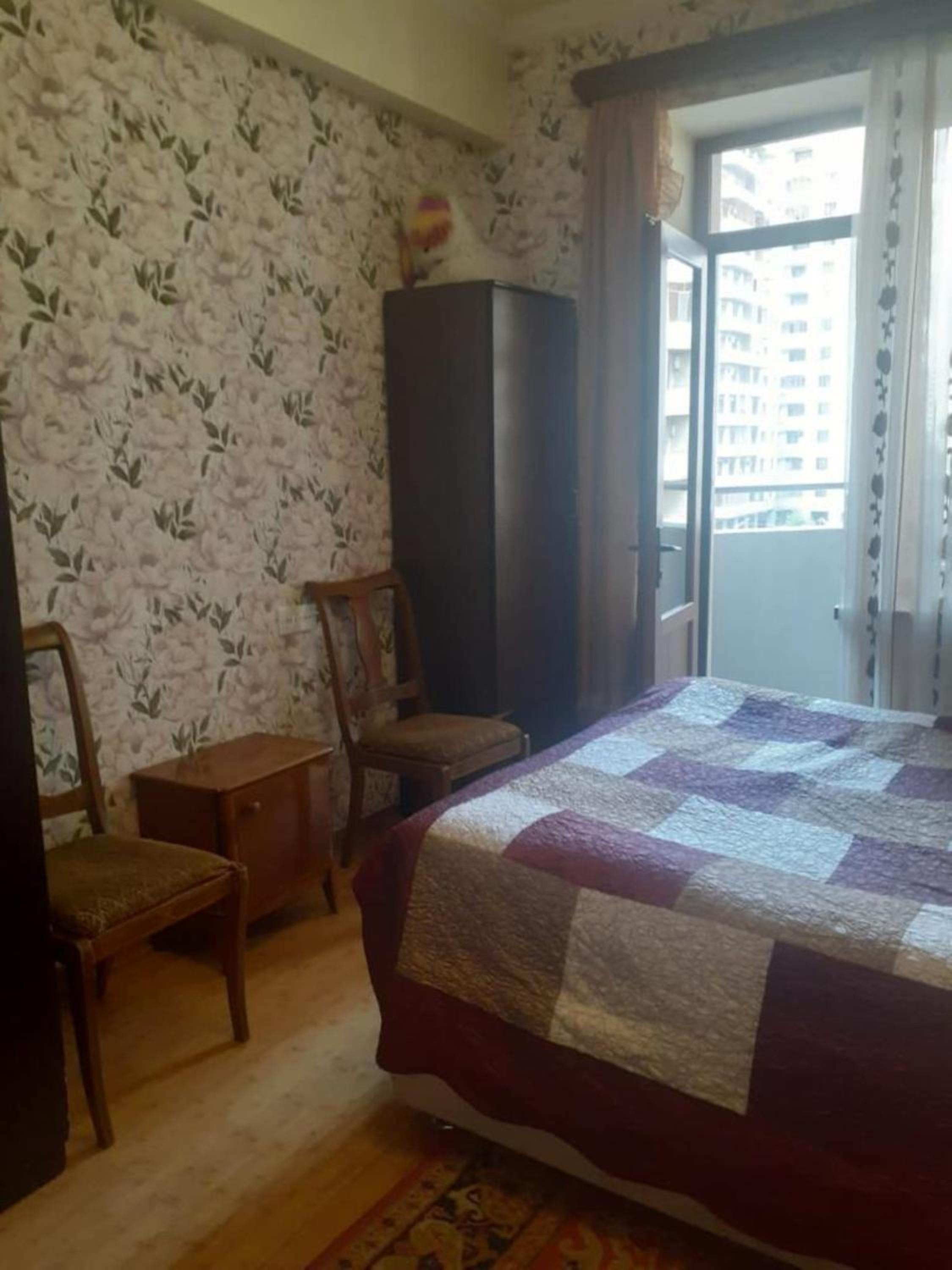 2 bedroom apartment Glendel Hills