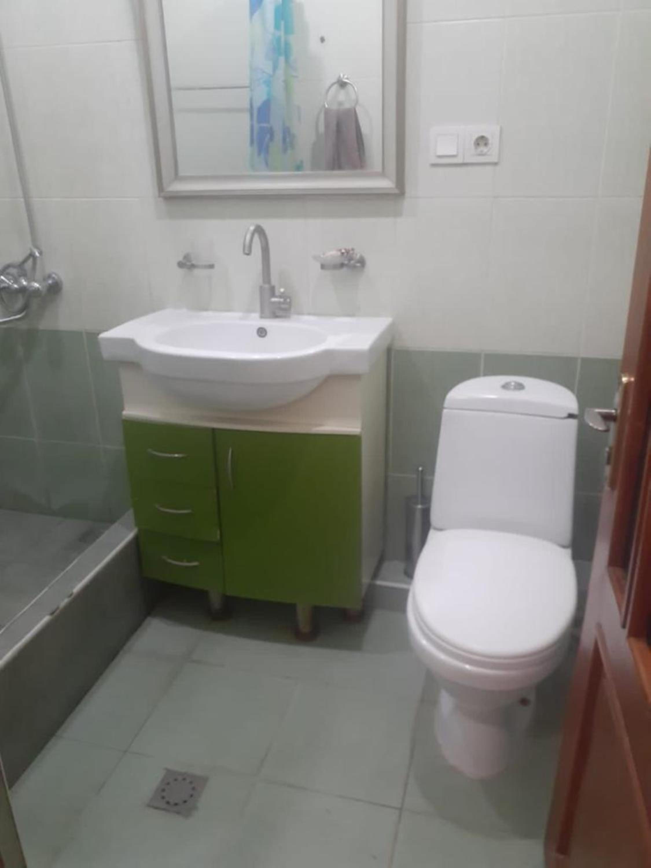 2 bedroom apartment Glendel Hills