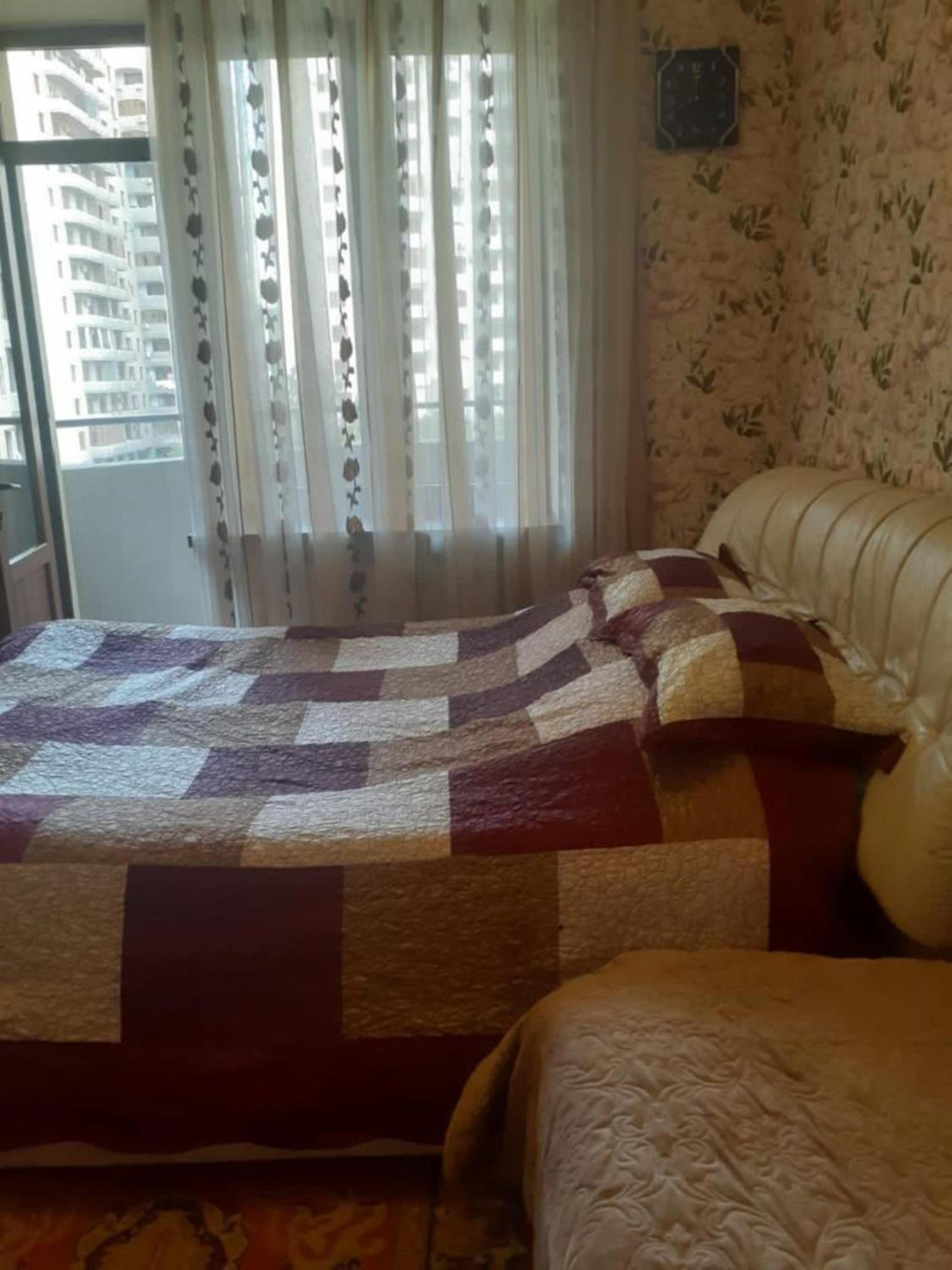 2 bedroom apartment Glendel Hills