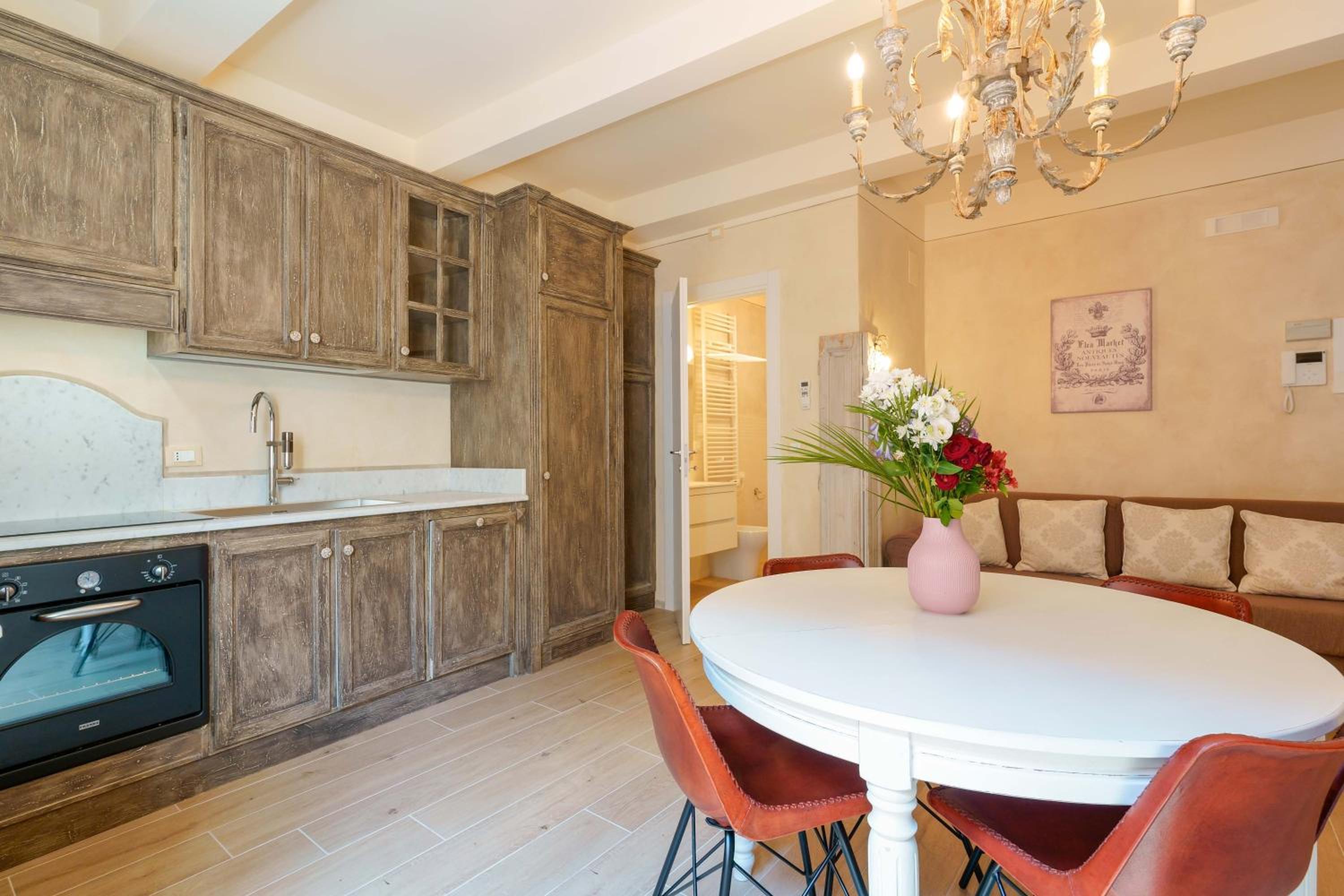 Canaletto apartment by Lesdomus