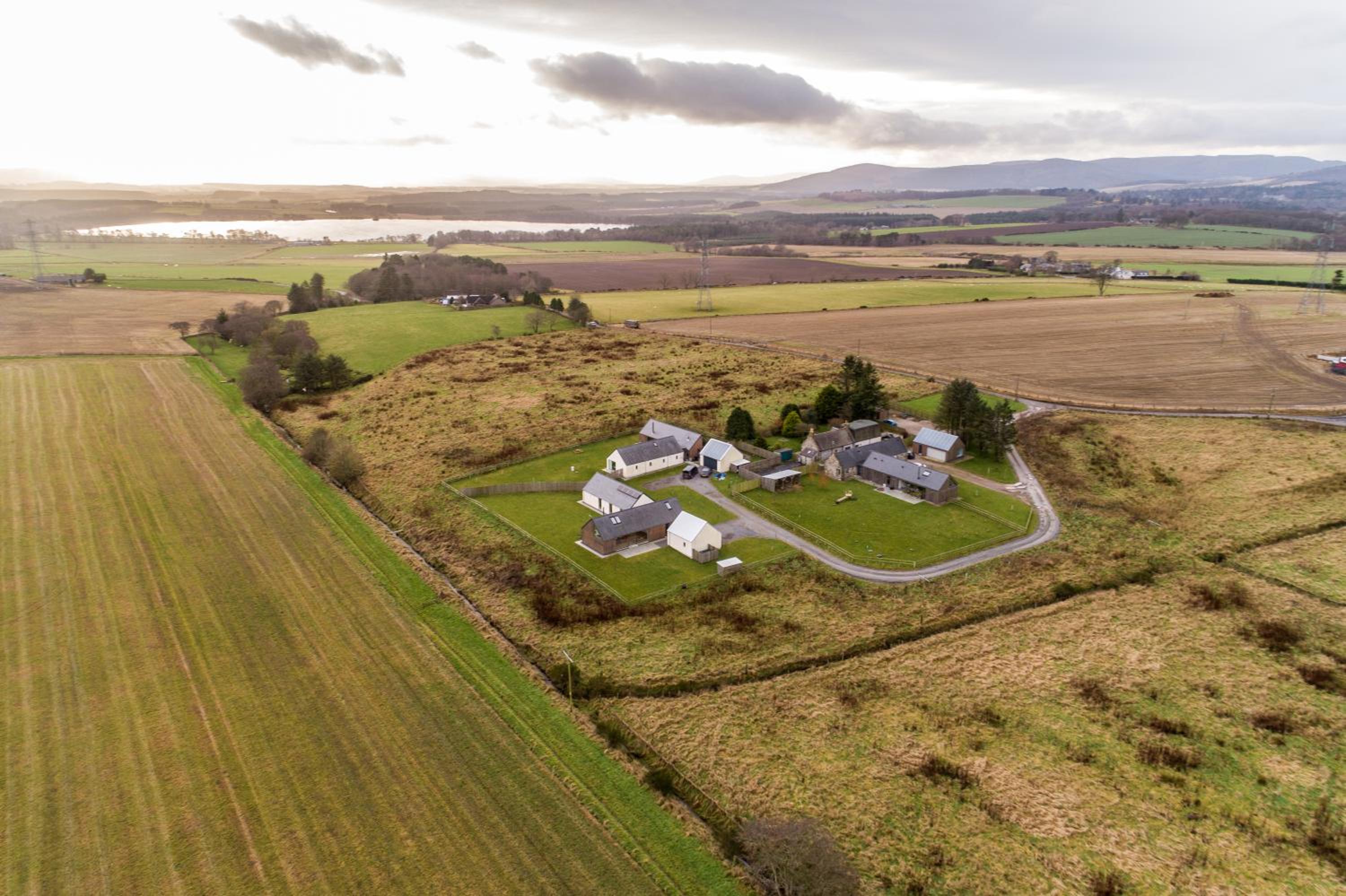 The Den, Architect Designed Barn, Beautiful Location