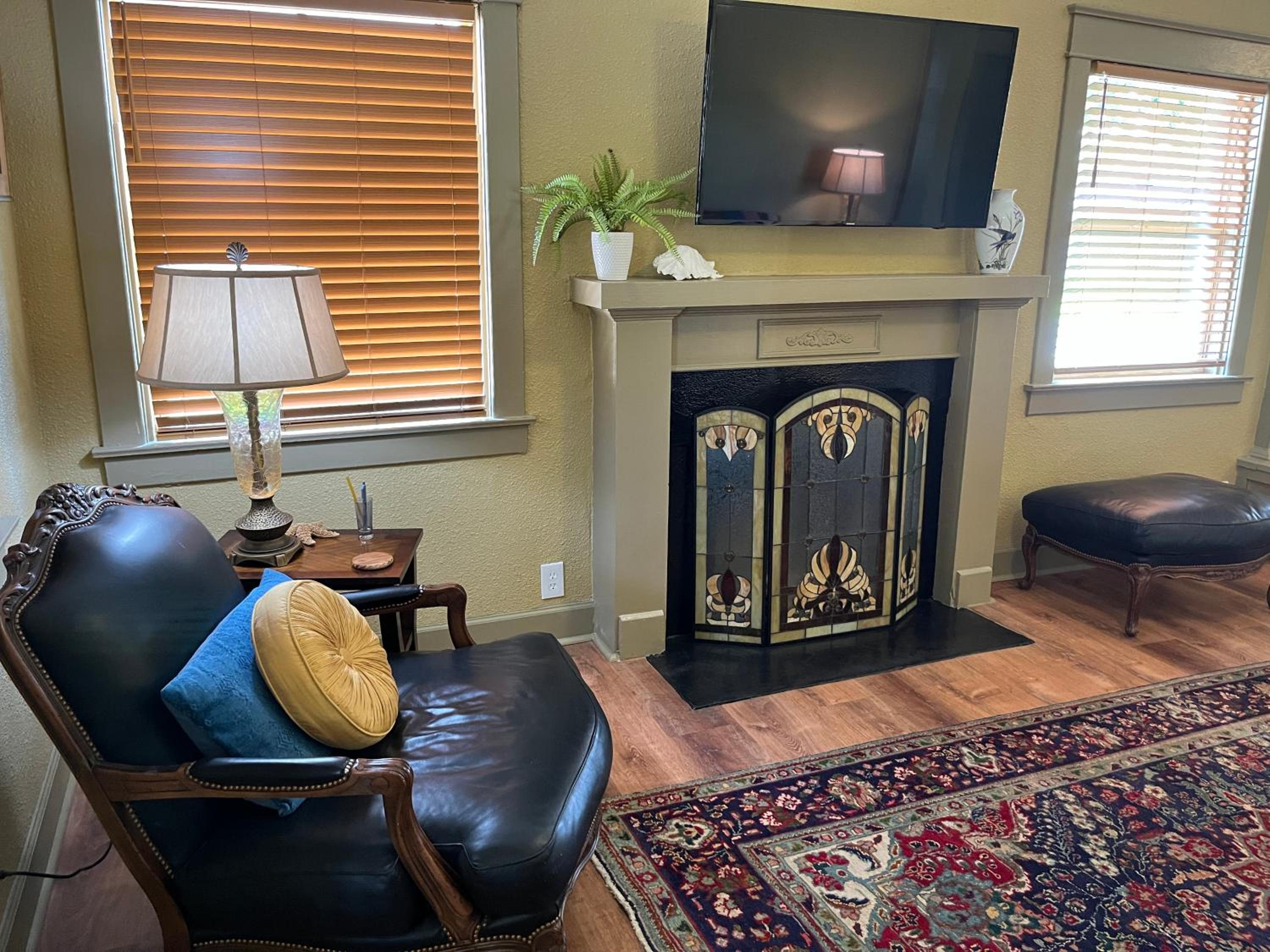 Altamont Park Entire Bungalow Super Rate New Listing view 5