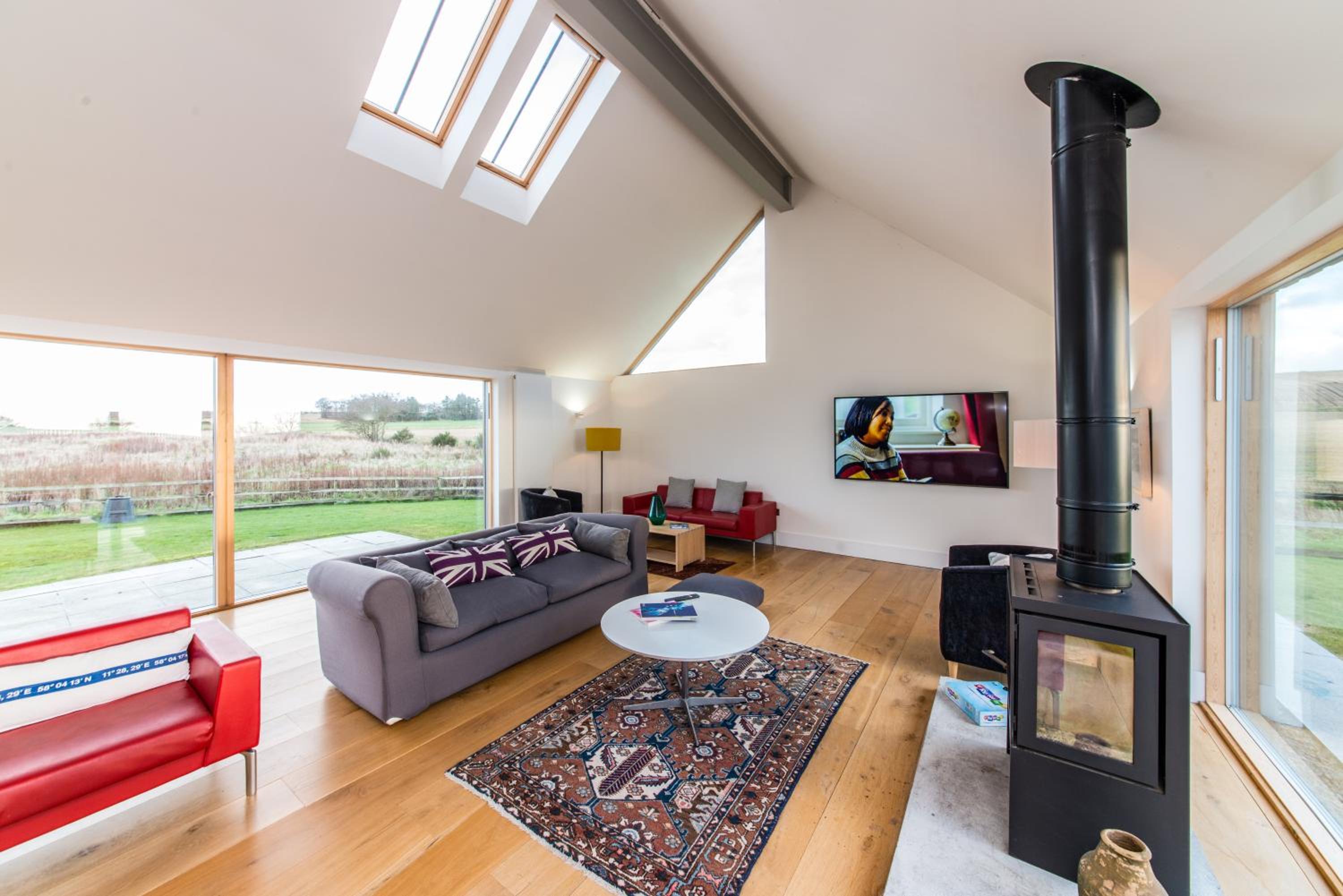The Den, Architect Designed Barn, Beautiful Location