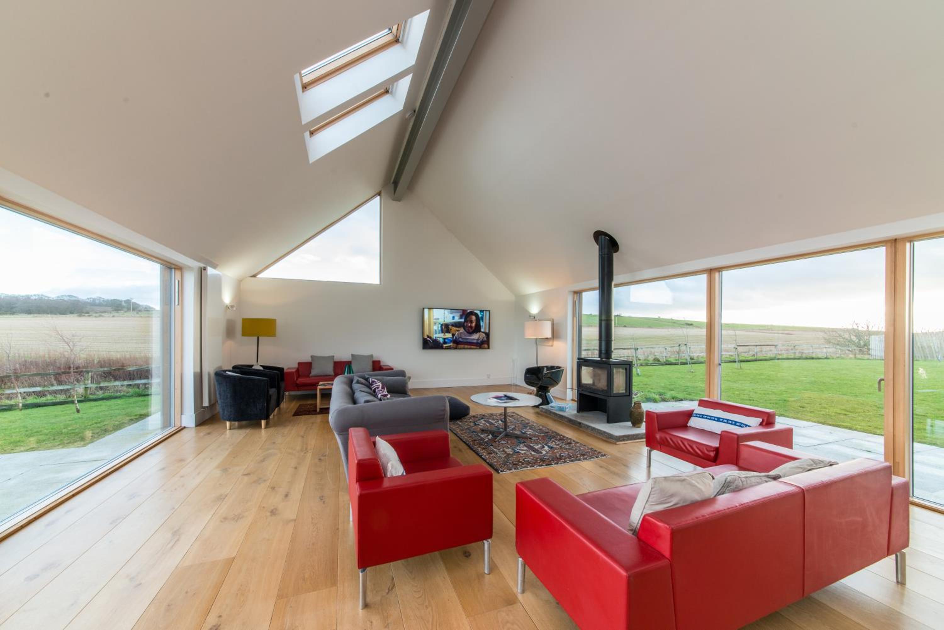 The Den, Architect Designed Barn, Beautiful Location