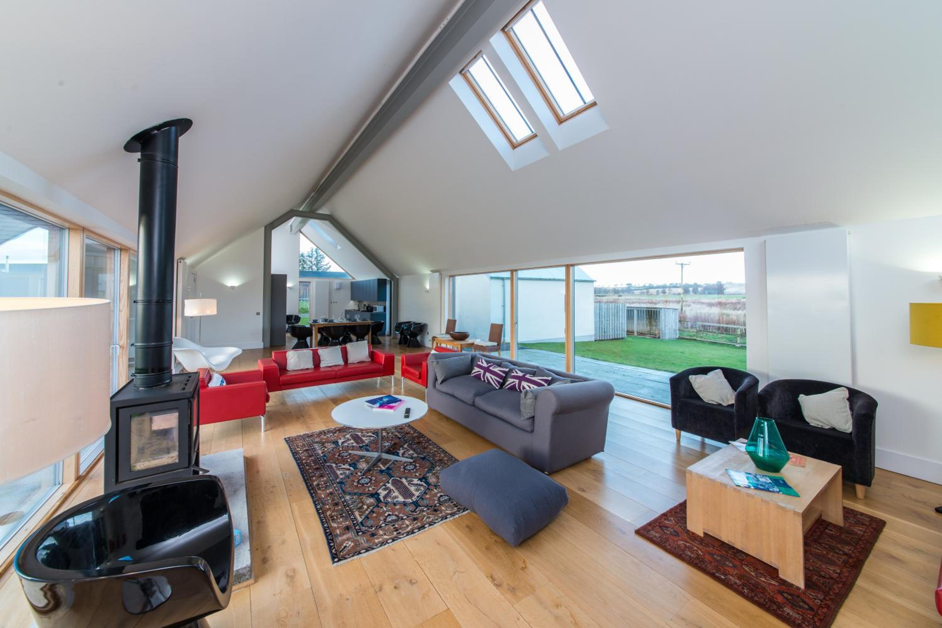 The Den, Architect Designed Barn, Beautiful Location