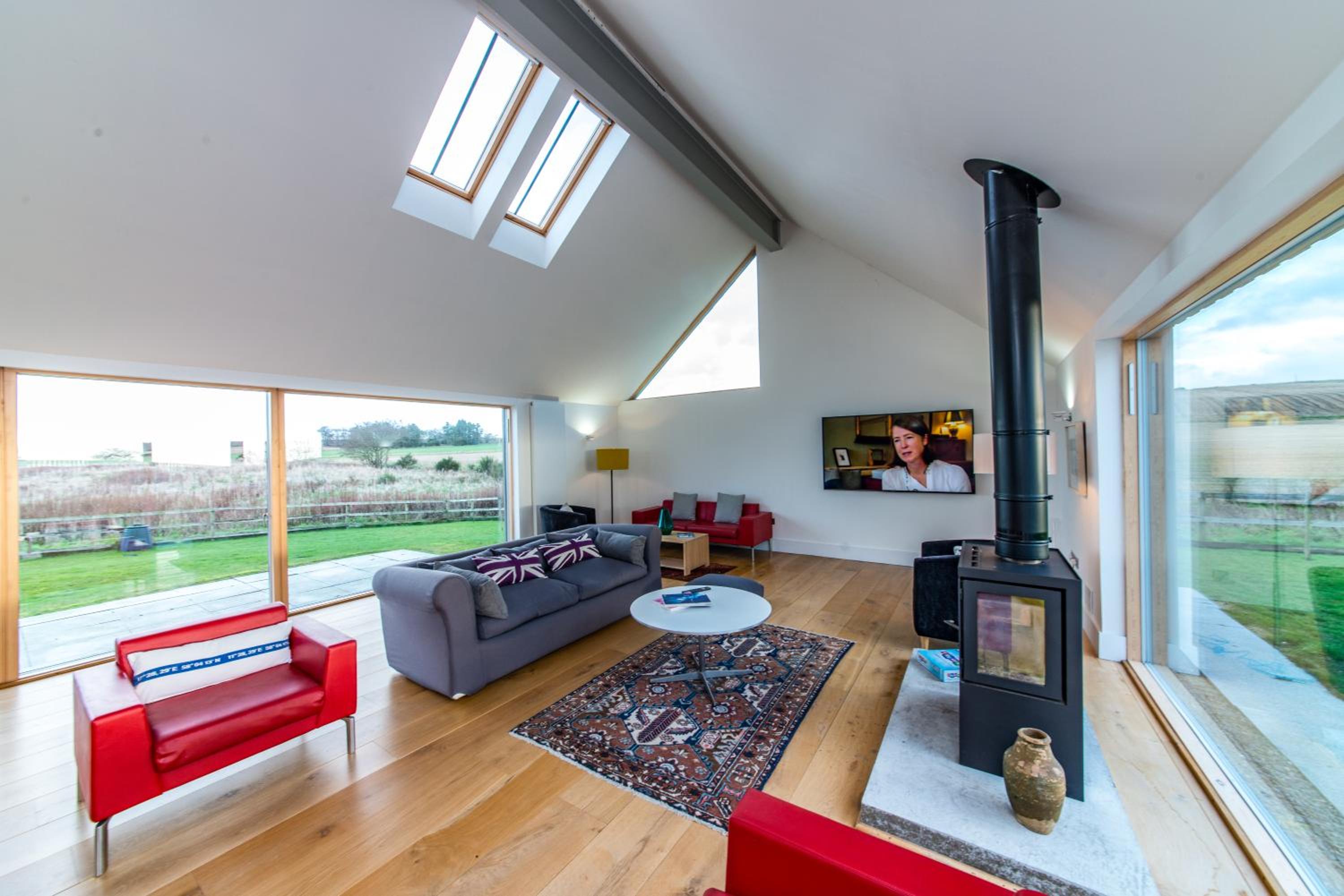 The Den, Architect Designed Barn, Beautiful Location