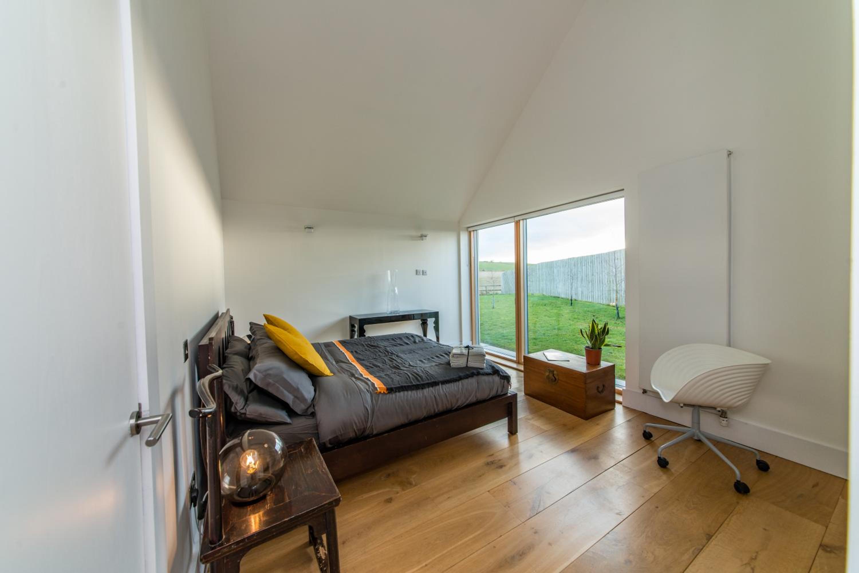 The Den, Architect Designed Barn, Beautiful Location