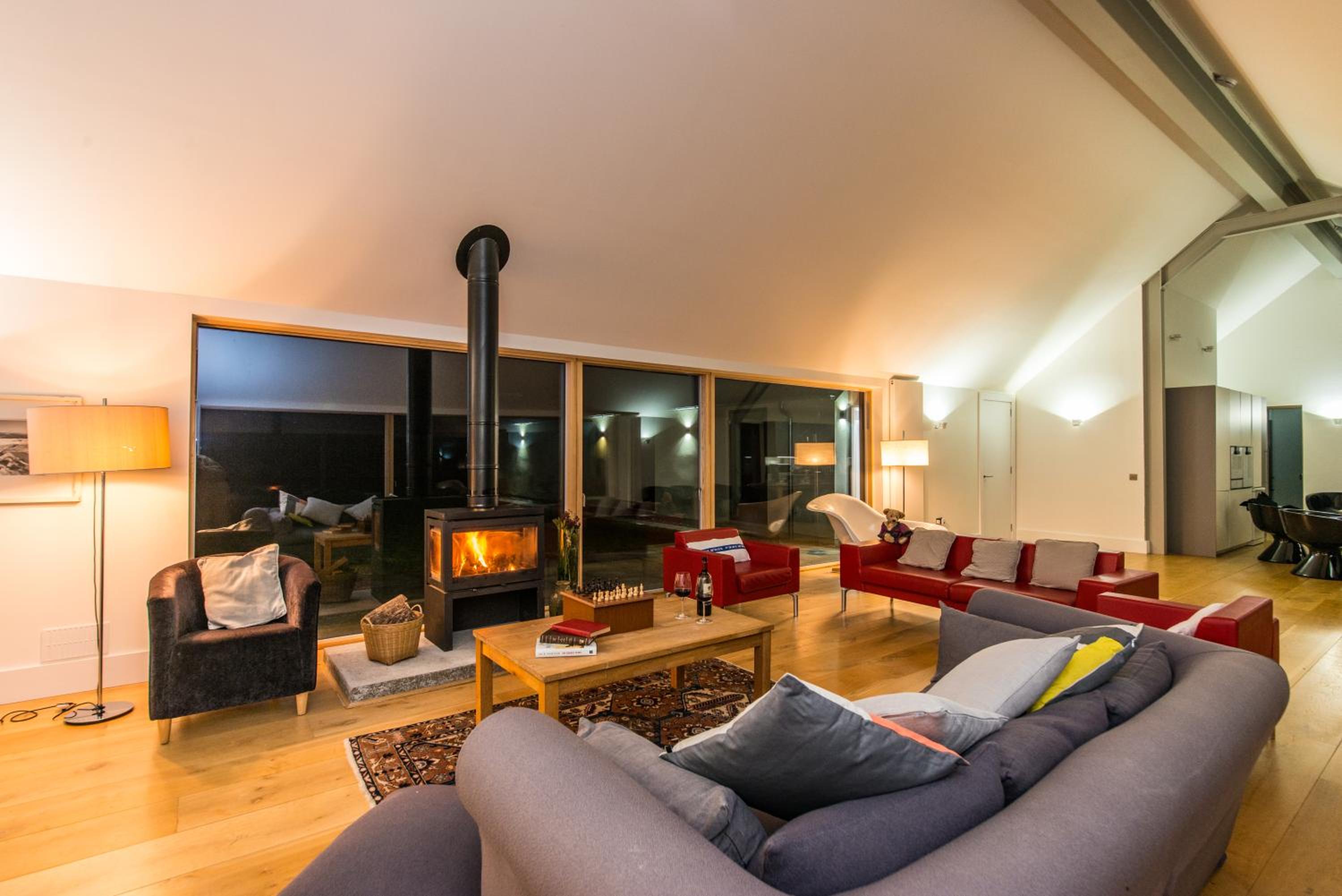 The Den, Architect Designed Barn, Beautiful Location
