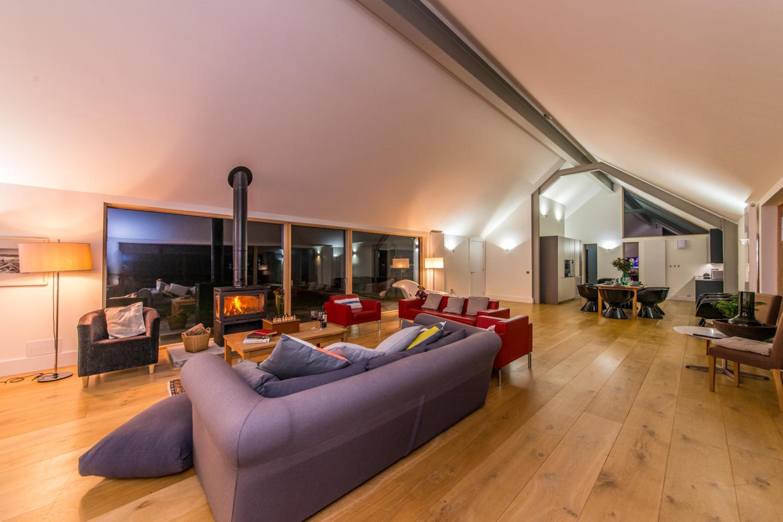 The Den, Architect Designed Barn, Beautiful Location