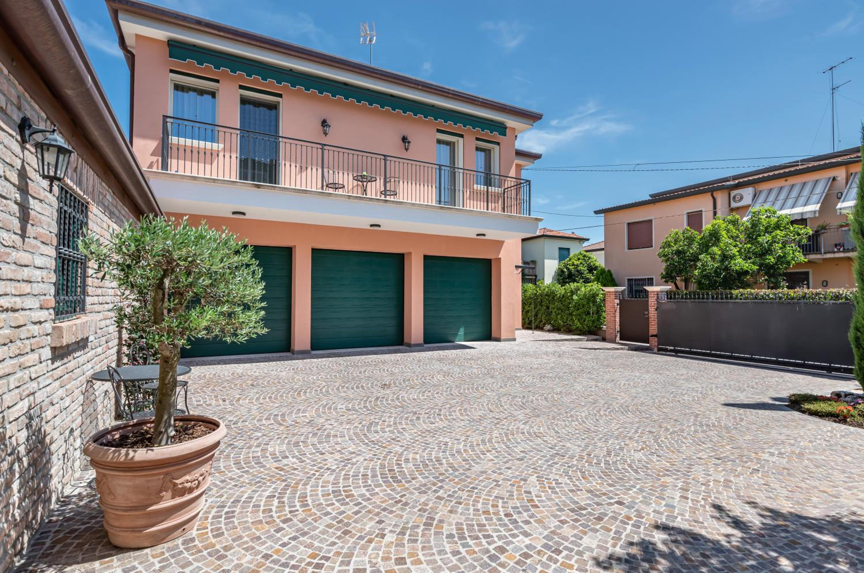 GuestHost - Padova Cozy&Chic Aparment view 5