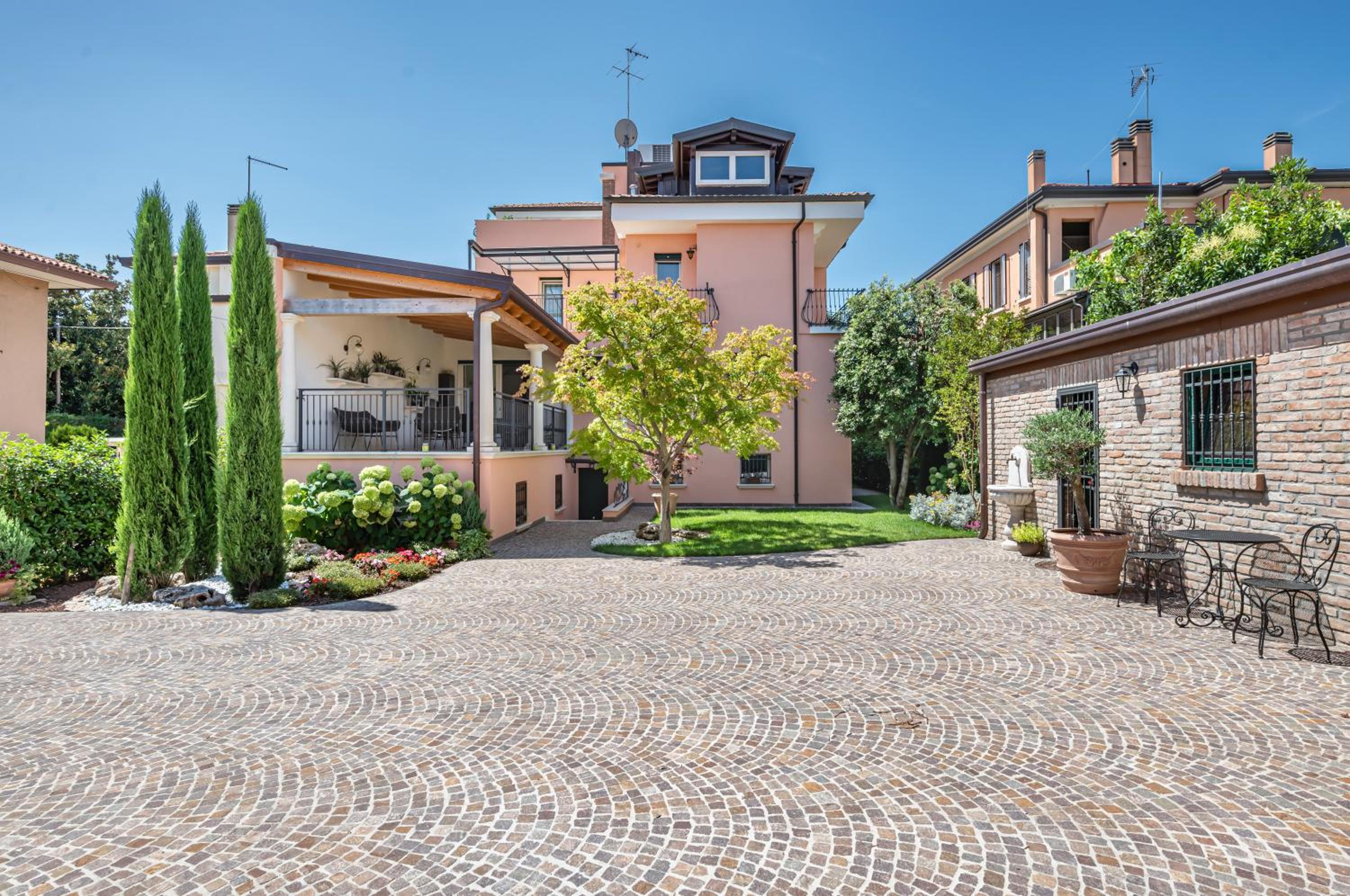 GuestHost - Padova Cozy&Chic Aparment view 4