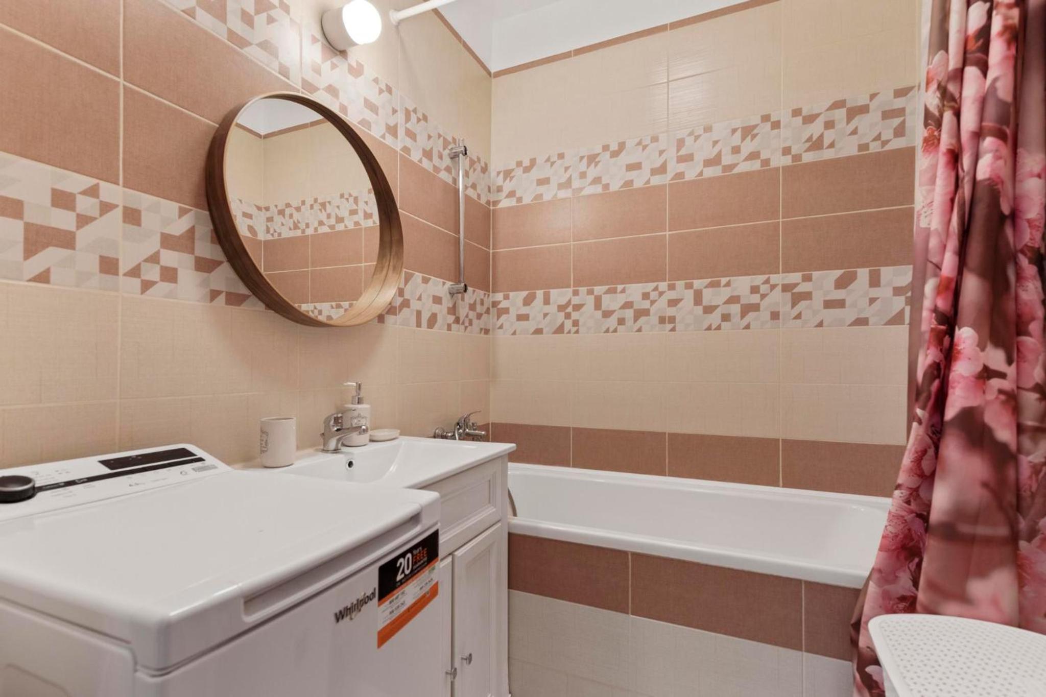 Apartment 20 minutes from city center w Netflix, Coffee or Tea & Parking view 4