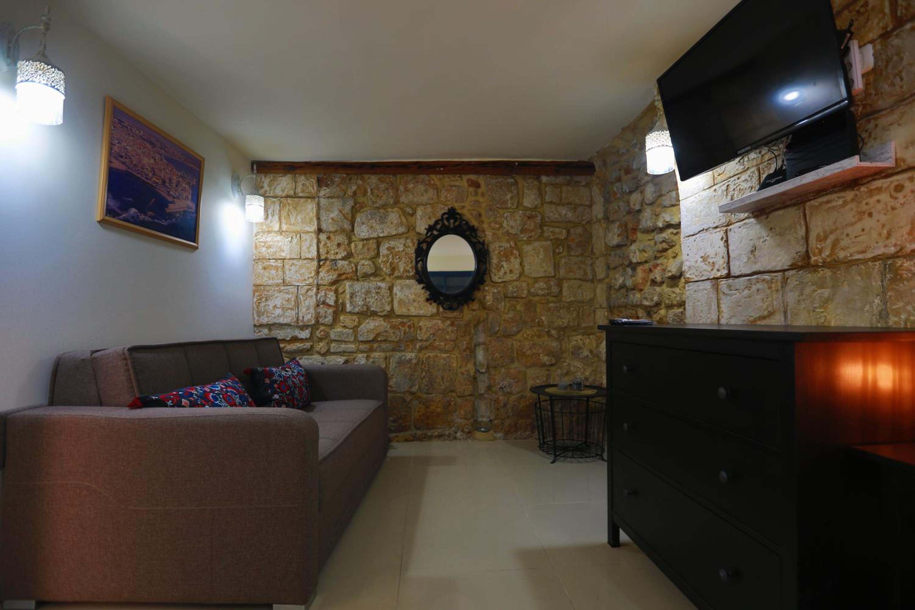 Tony Guesthouse