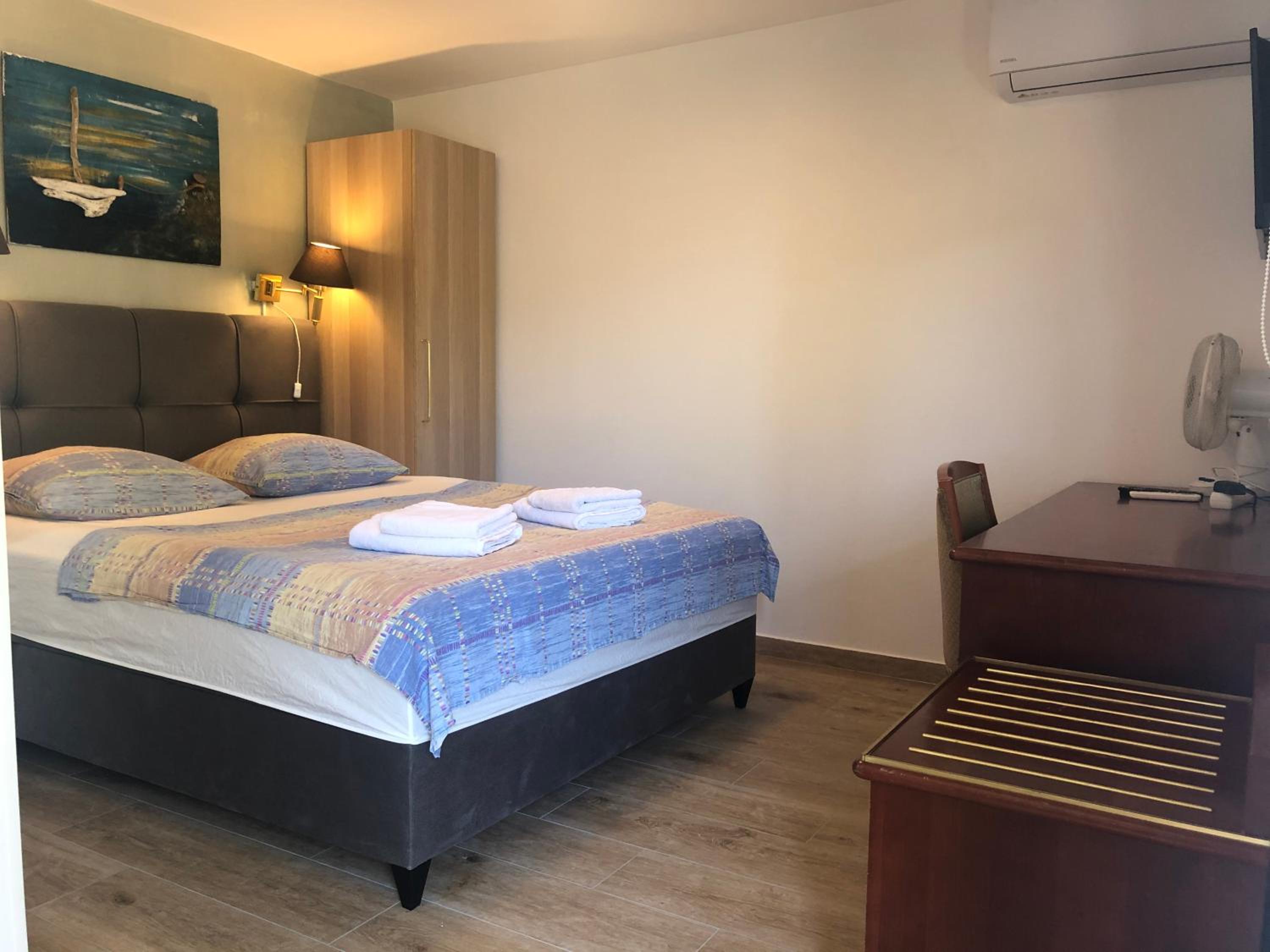 Double room with bathroom, WiFi, airco, parking, washing machine, grill