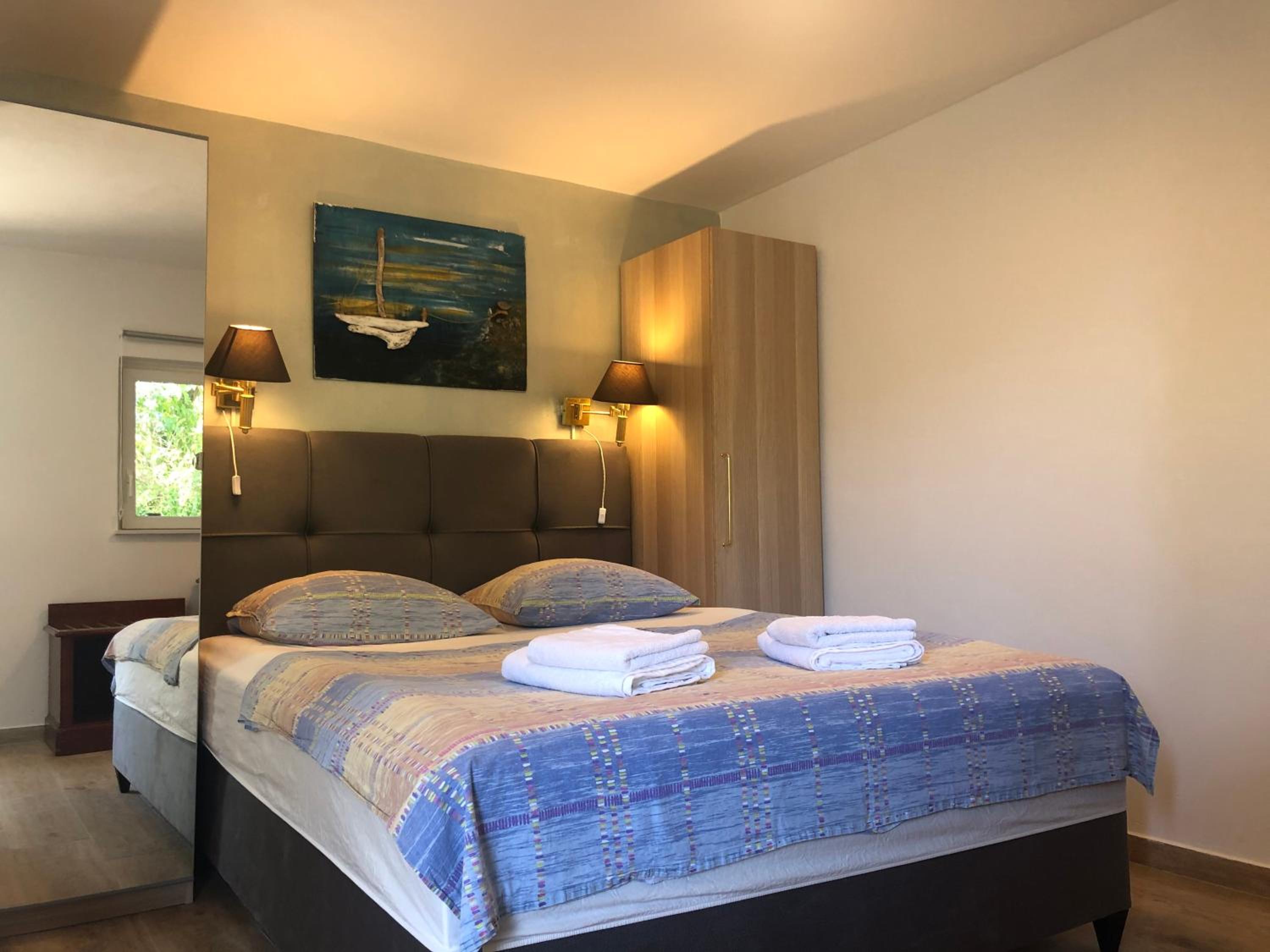 Double room with bathroom, WiFi, airco, parking, washing machine, grill photo 2