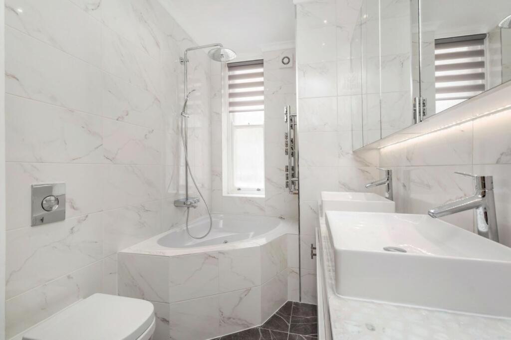 Modern Chelsea Flat, 3Bd 2Bath, with Parking