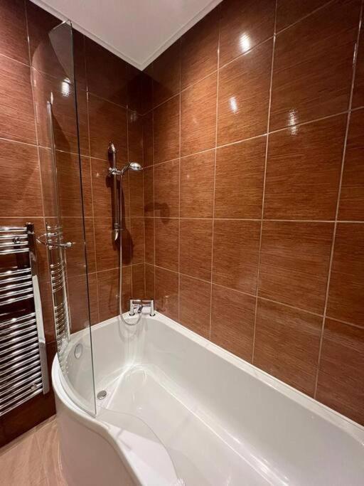 Spacious 2Bed/2Bath Flat next to London Eye