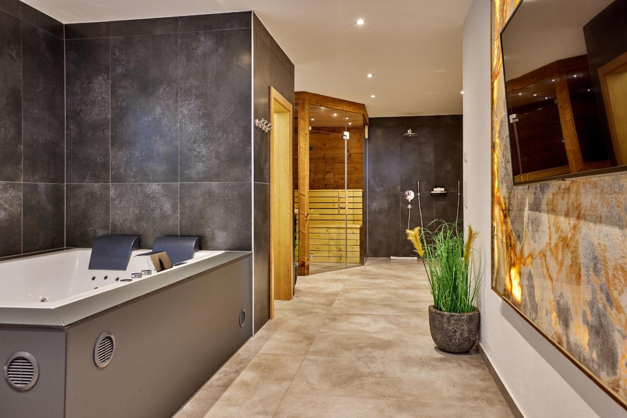 Private Spa & Garden Alpi mit Sauna und Whirlpool