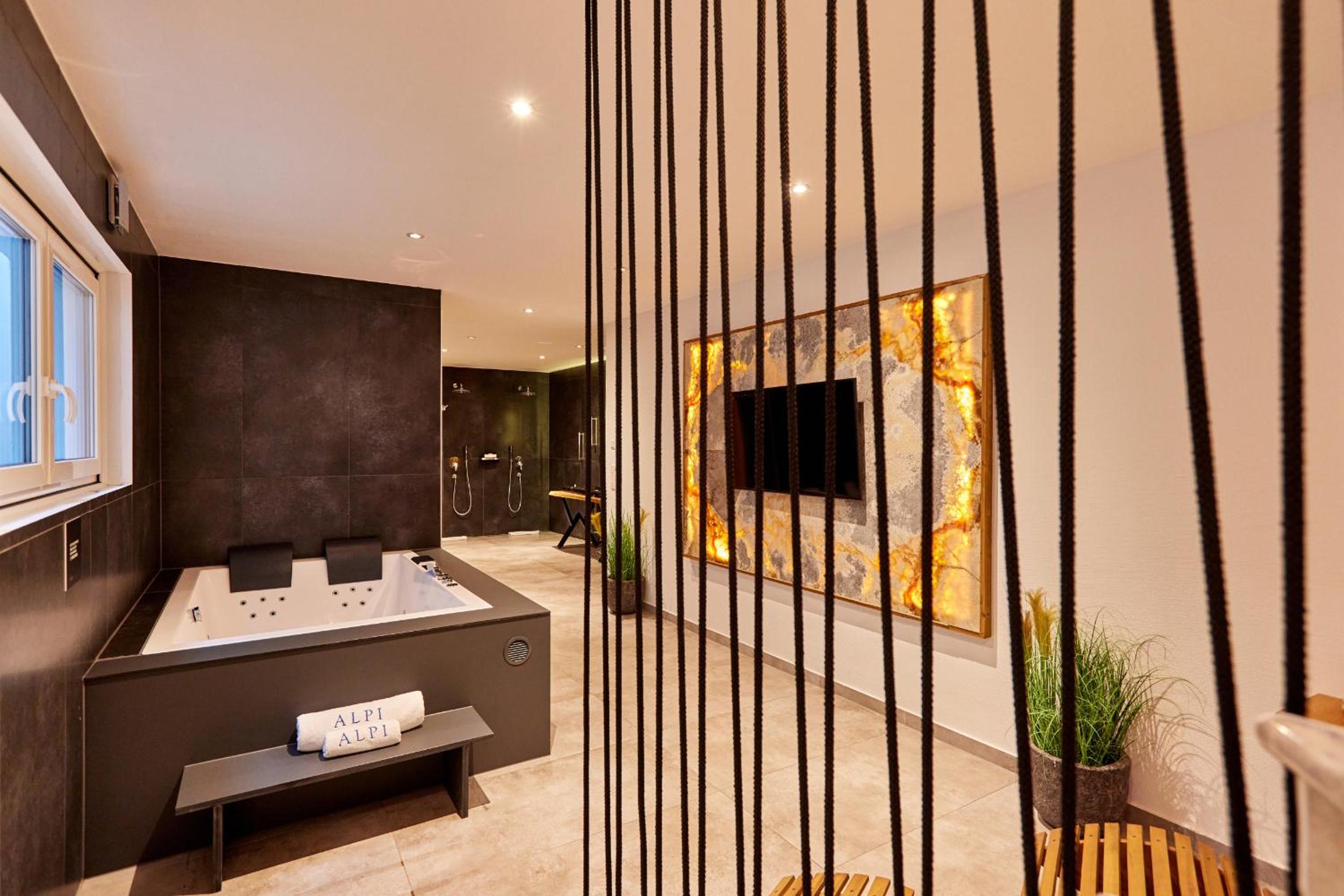 Private Spa & Garden Alpi mit Sauna und Whirlpool