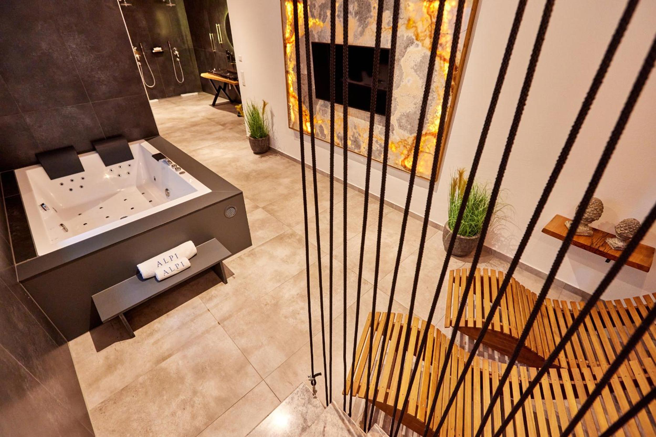 Private Spa & Garden Alpi mit Sauna und Whirlpool