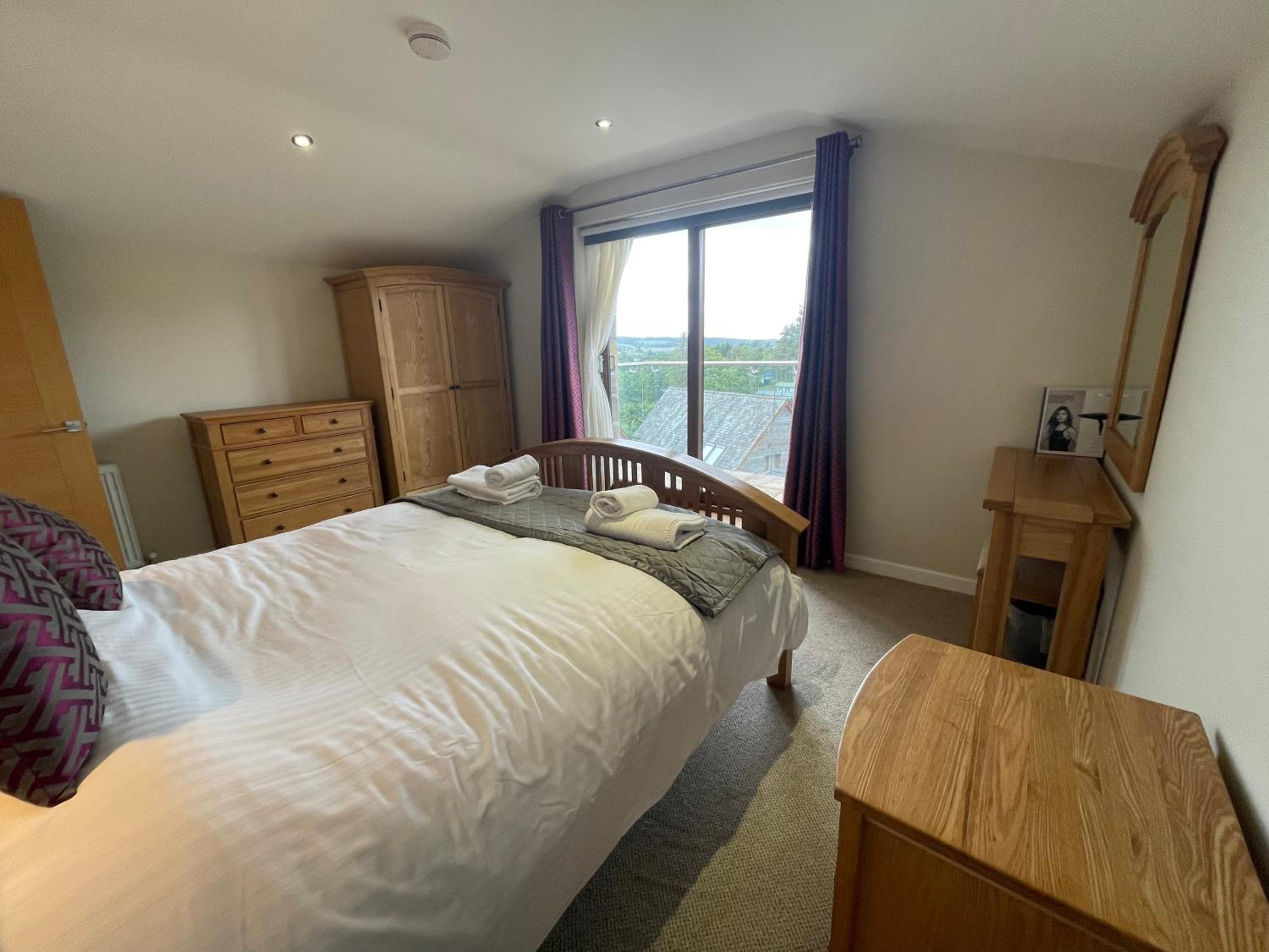 Penrith Vacations - Redwood Lodge - Property Image 3