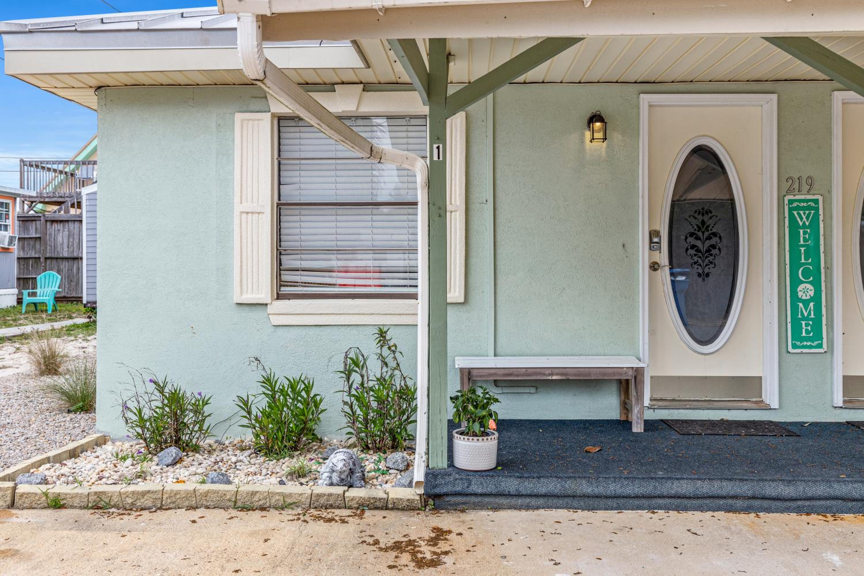 219 Palmetto Pl 1 - Tropical Paradise view 3