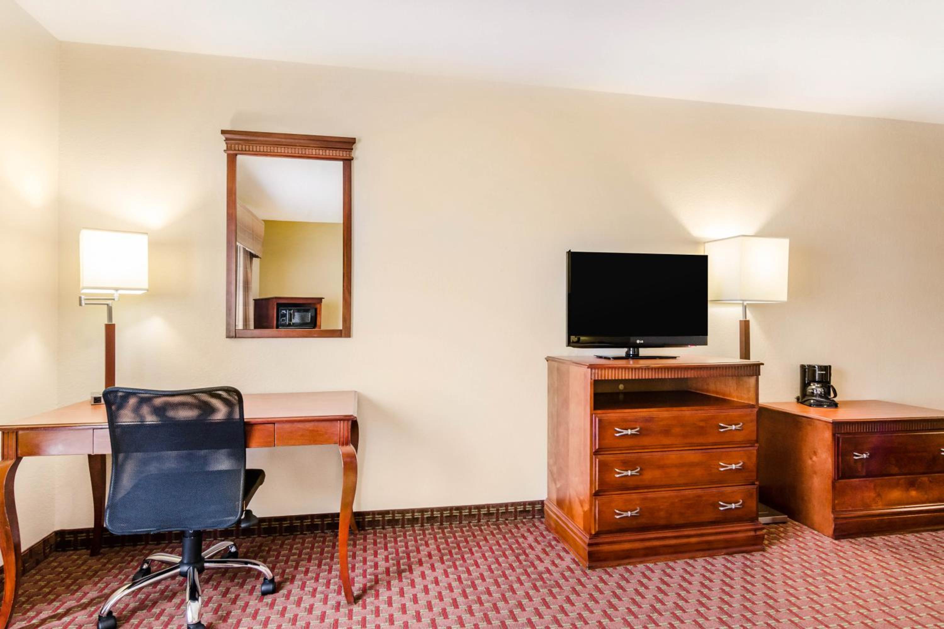 Quality Inn & Suites Carthage near Precious Moments Chapel, Fotografia 15