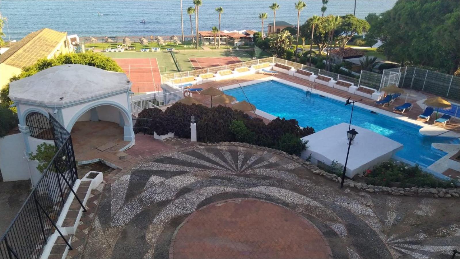 ALHAMAR apartment beachfront in Calahonda