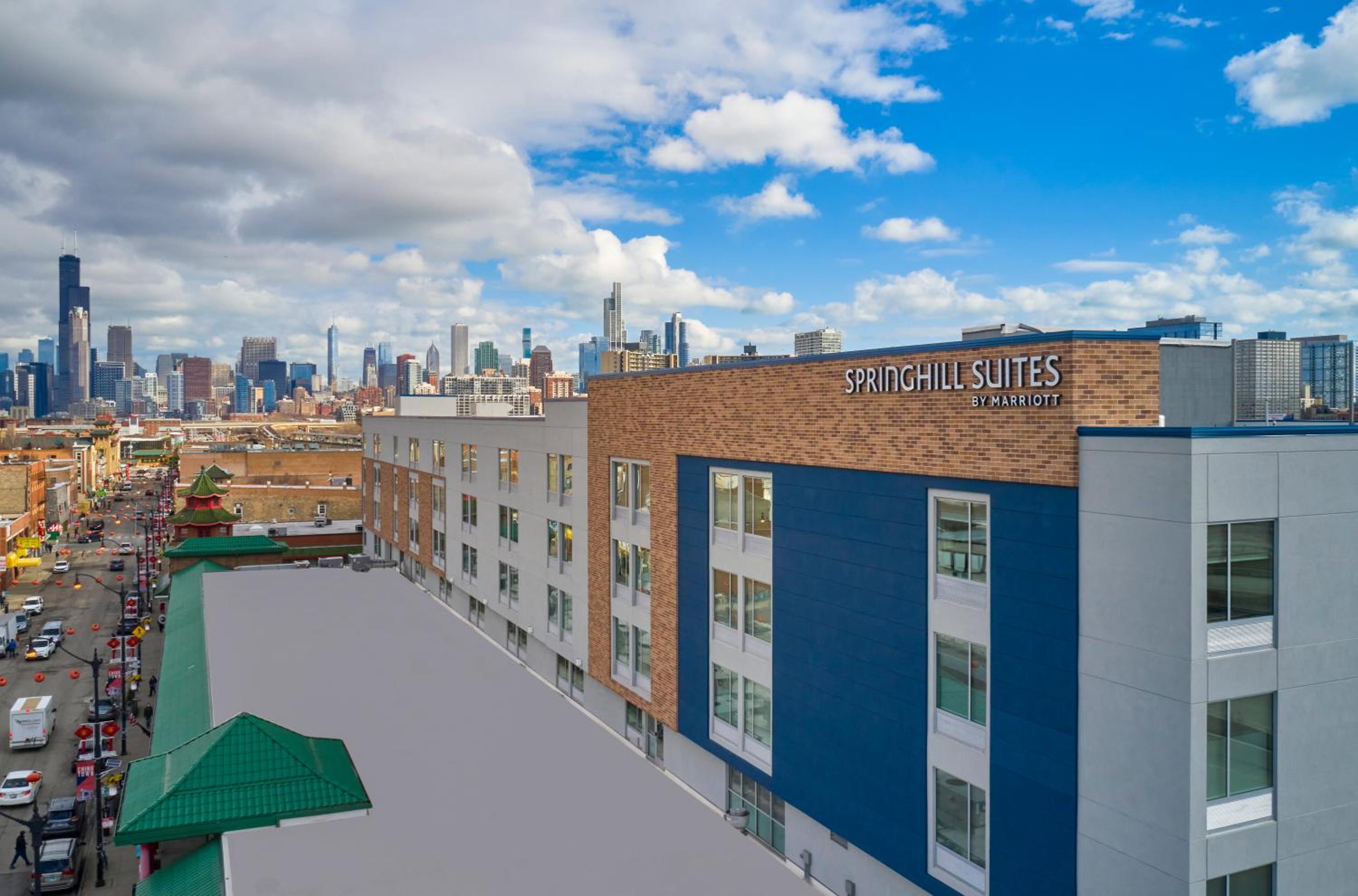 Hotel SpringHill Suites by Marriott Chicago Chinatown - Image 1