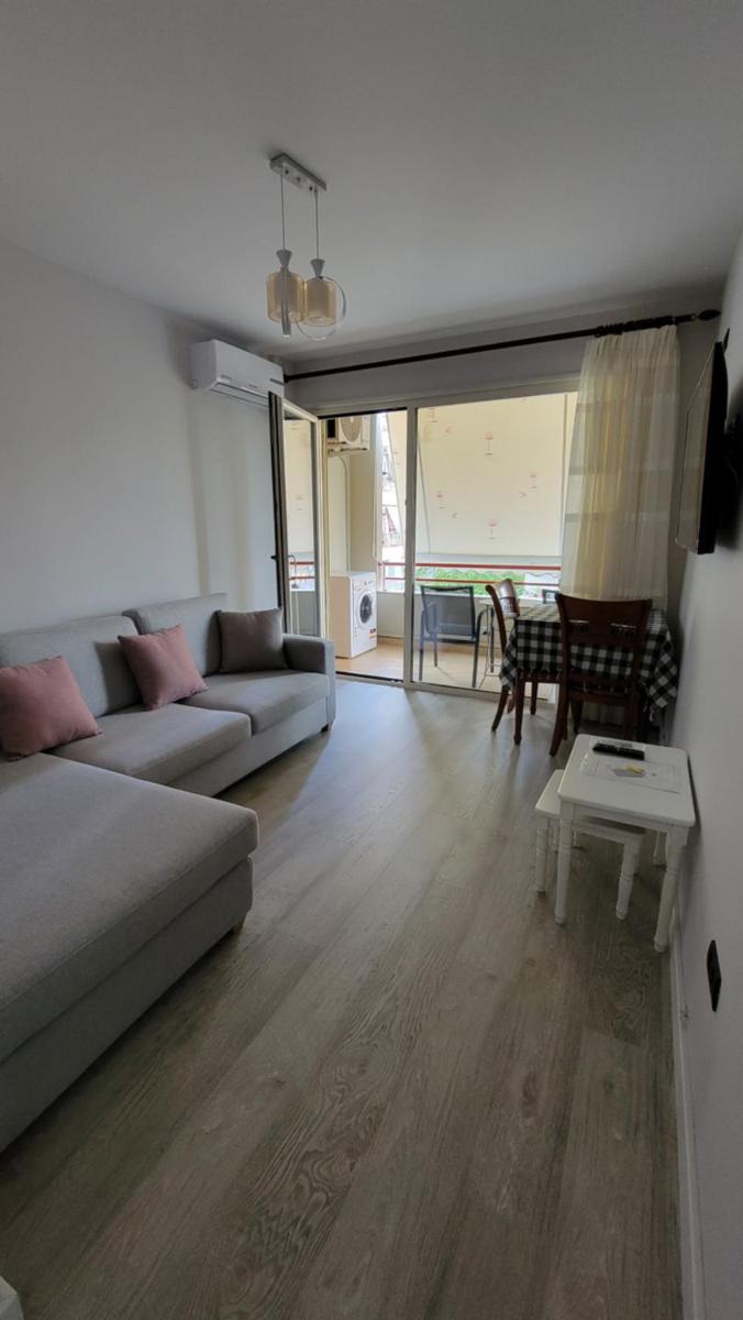 Green Studio Apartment photo 1
