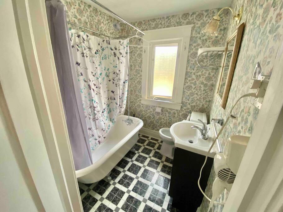 Two bedrooms unit with jacuzzi and great view
