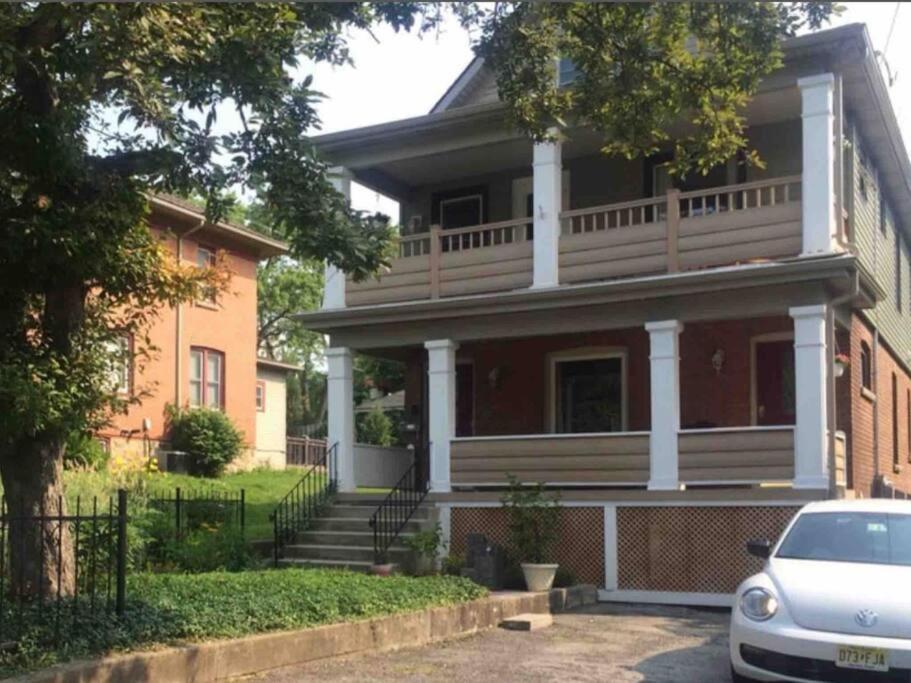 Adorable 2-bedroom unit with jacuzzi beside falls