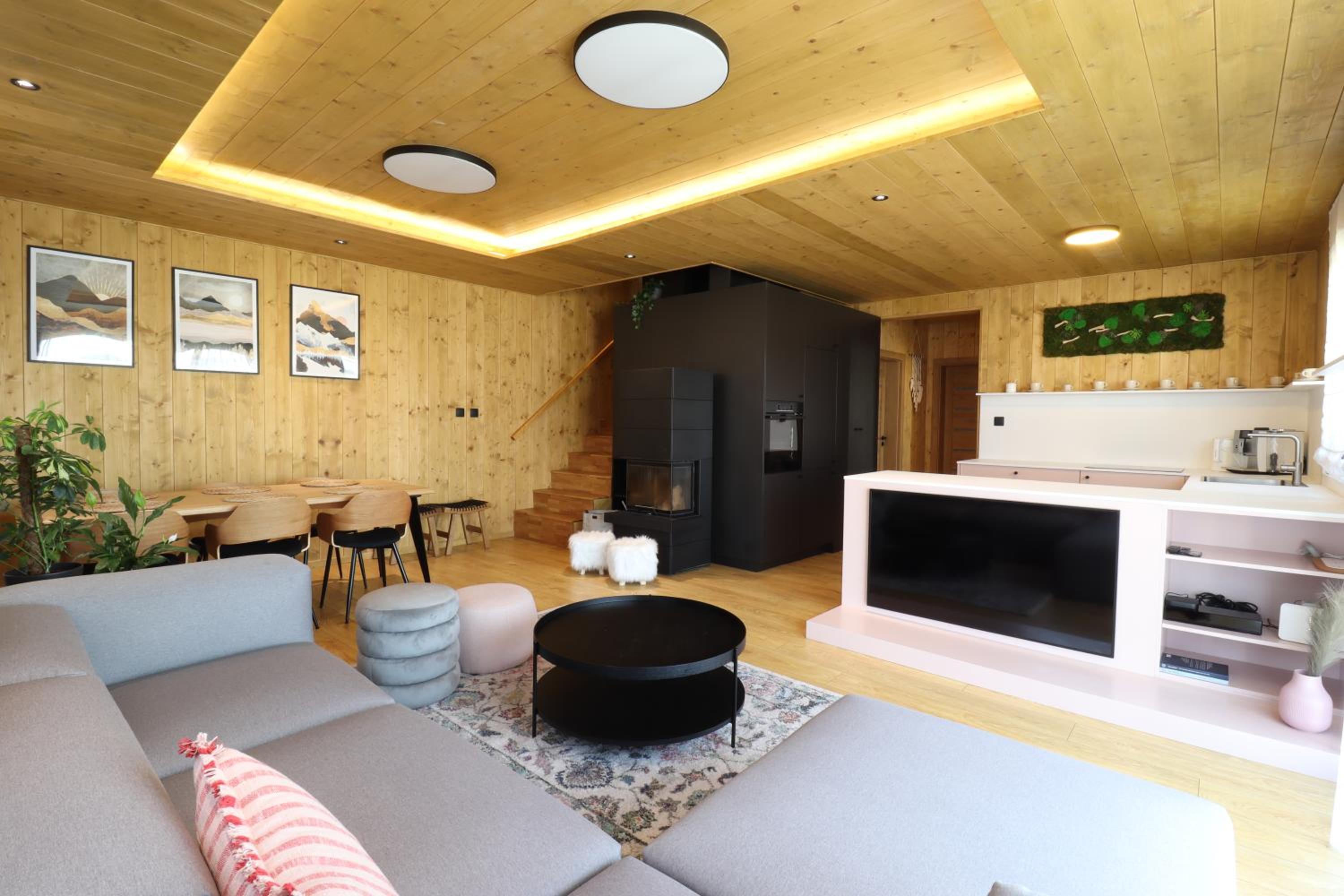 CHALET COBURG view 2