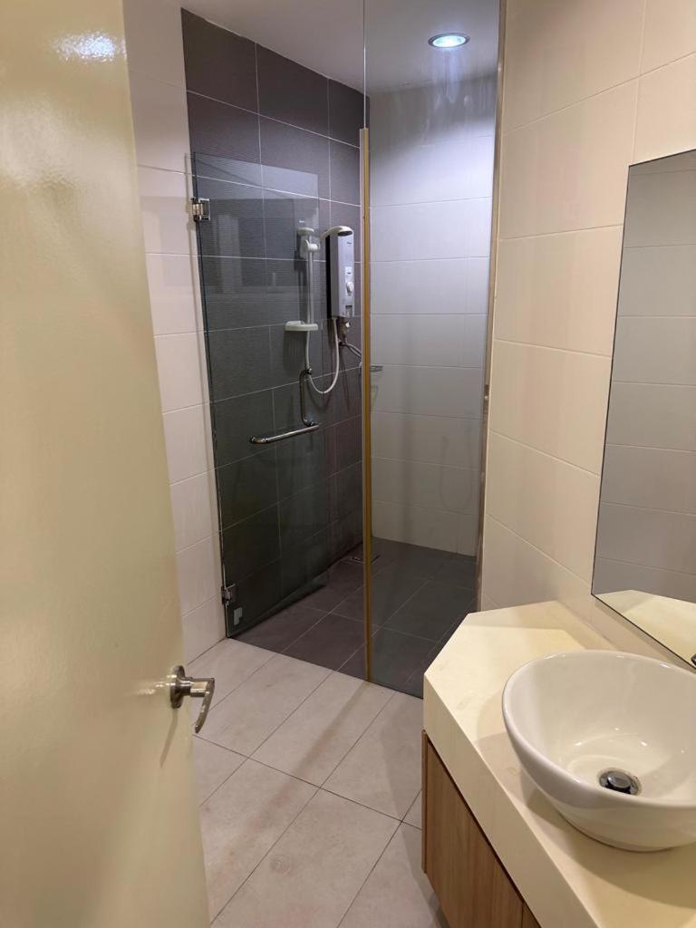 Luxzell Room KLCC Sharing House with other Guests