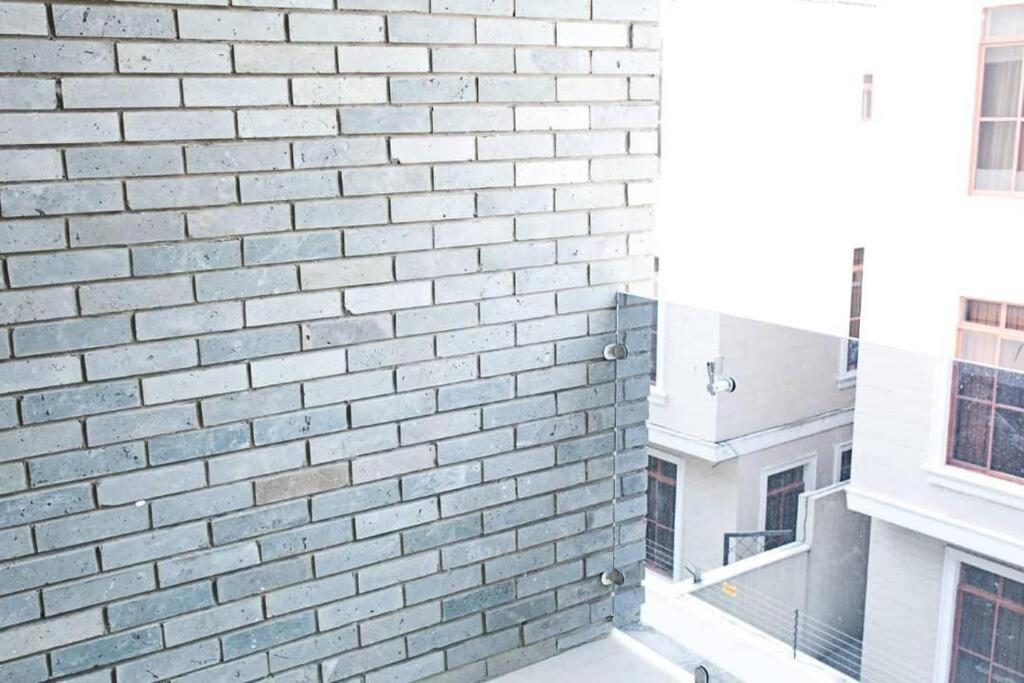 Beautiful new 4 bed townhouse view 2