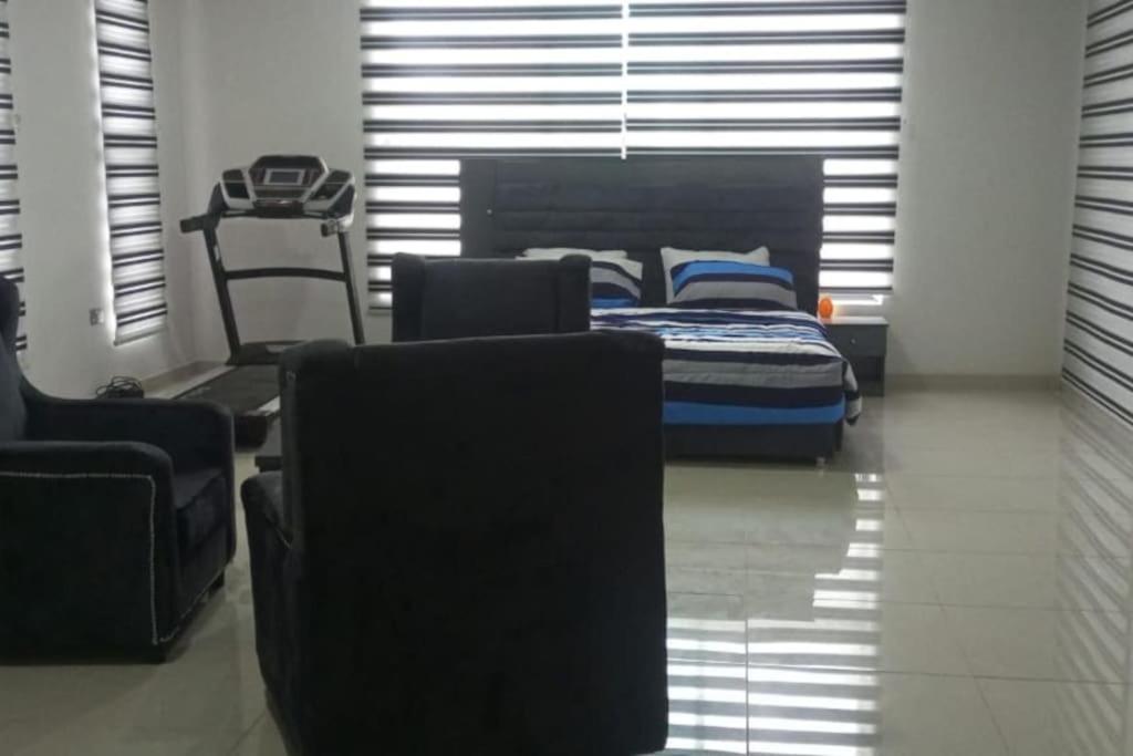 Beautiful new 4 bed townhouse view 3