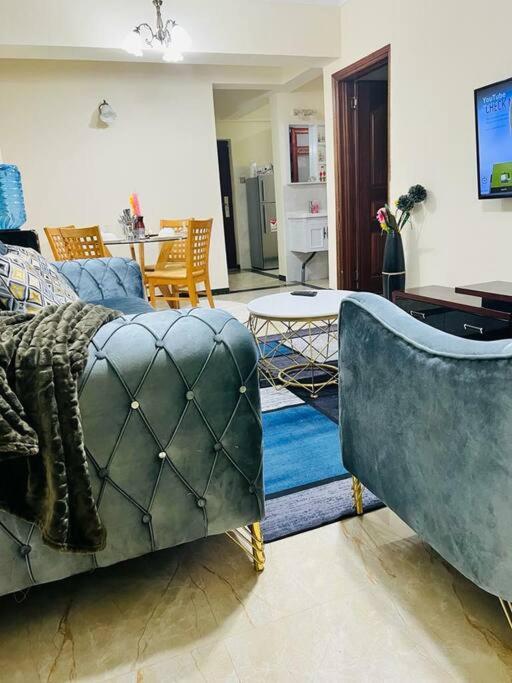 2br, Denis gardens with gym view 5