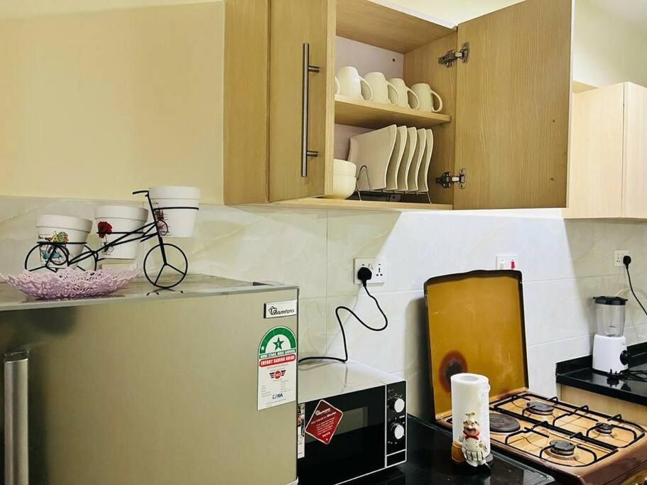2br, Denis gardens with gym view 3