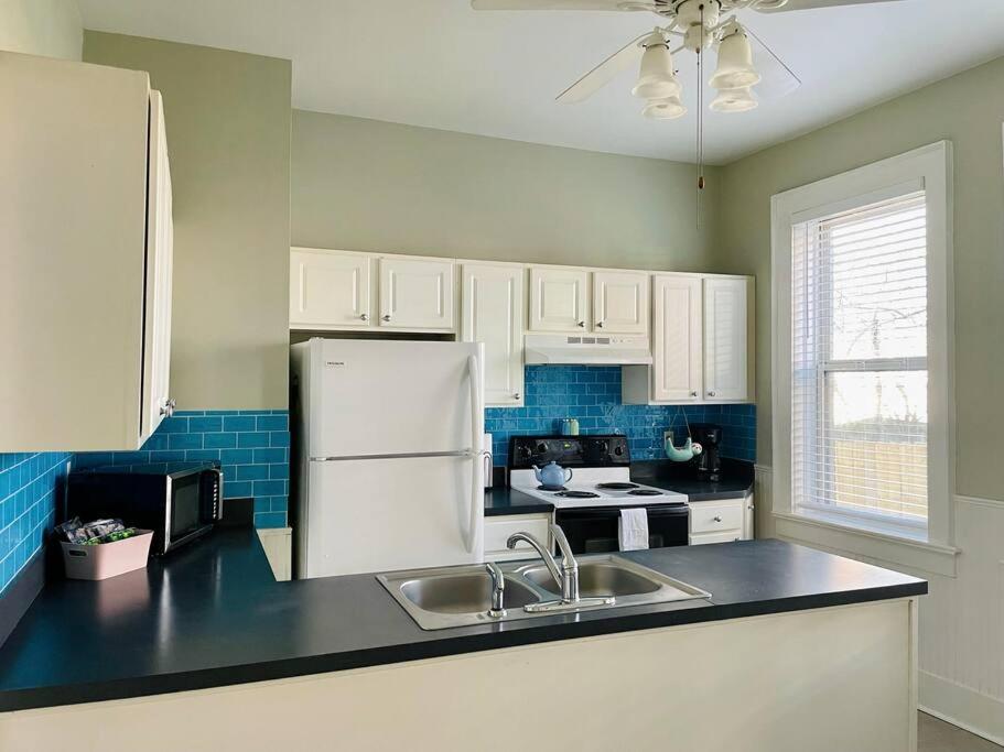 Color Pop Casas - Townhomes near Ford Center