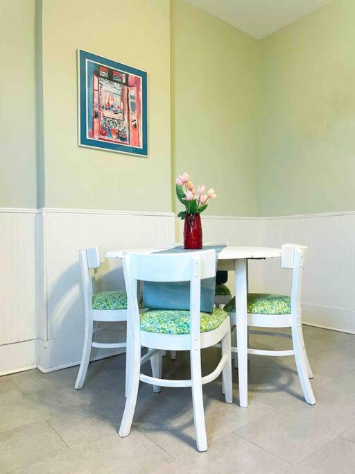 Color Pop Casas - Townhomes near Ford Center