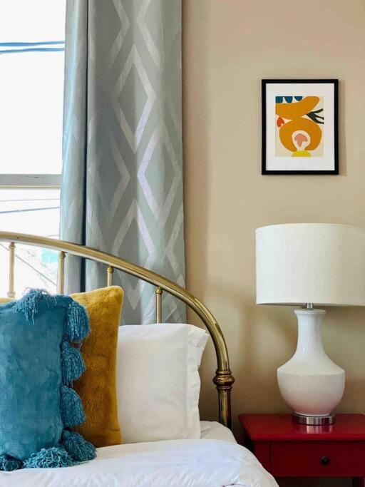 Color Pop Casas - Townhomes near Ford Center