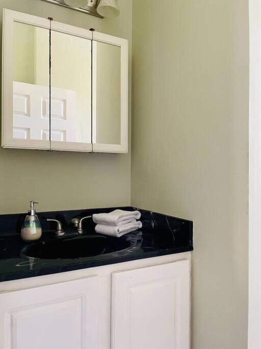 Color Pop Casas - Townhomes near Ford Center